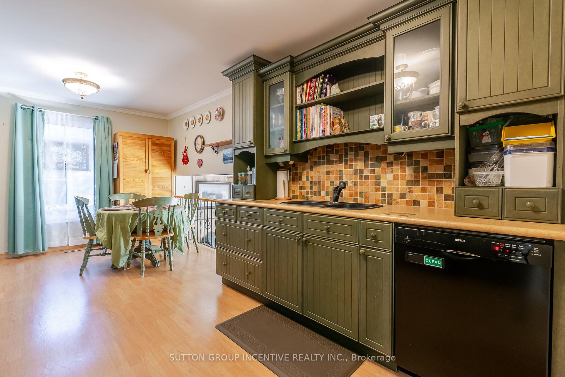 Photo 13 of 39 Carol Road, Barrie, Allandale Heights — HOMEH