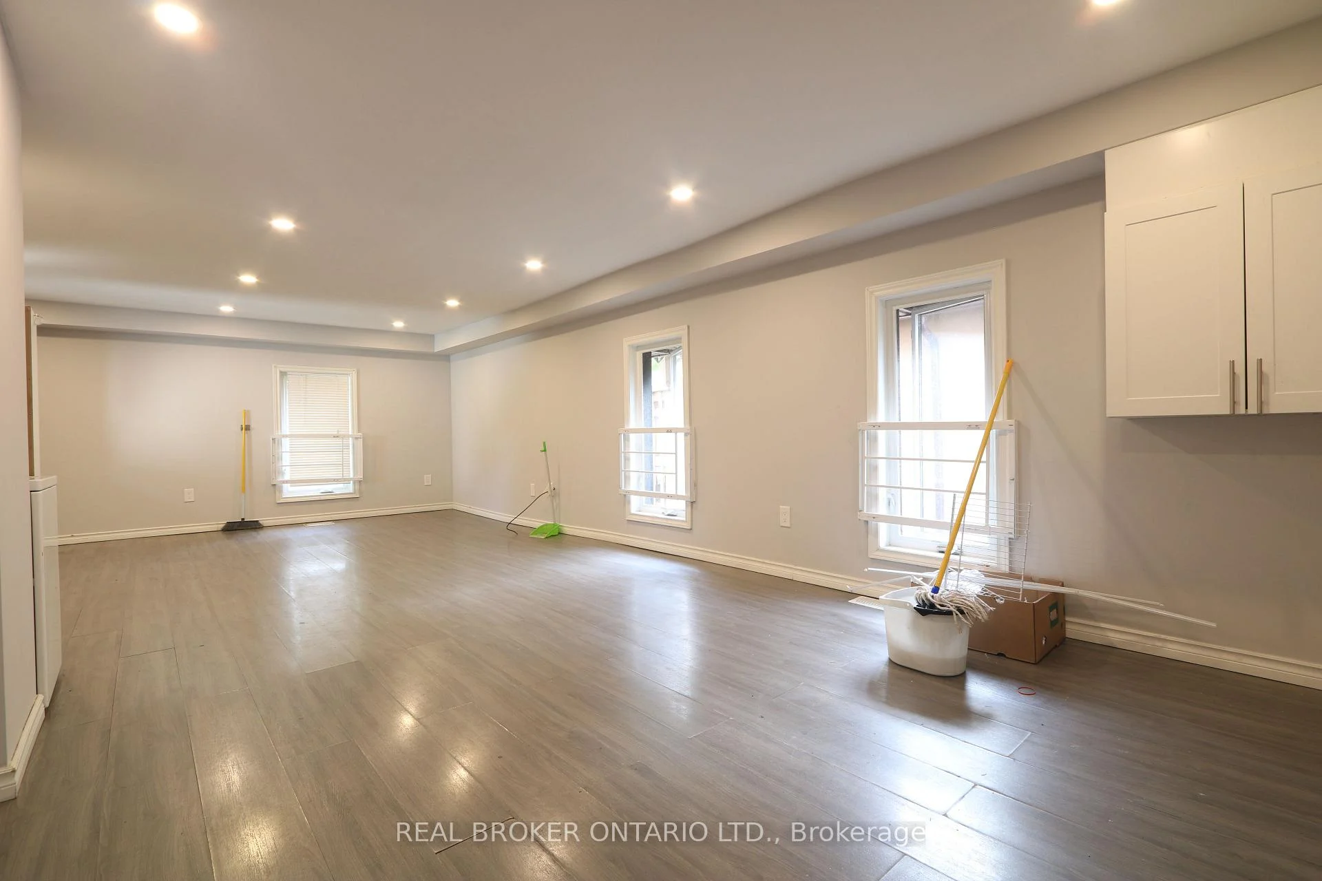 Photo 10 of 4424 Ellis Street, Niagara Falls, Downtown — HOMEH