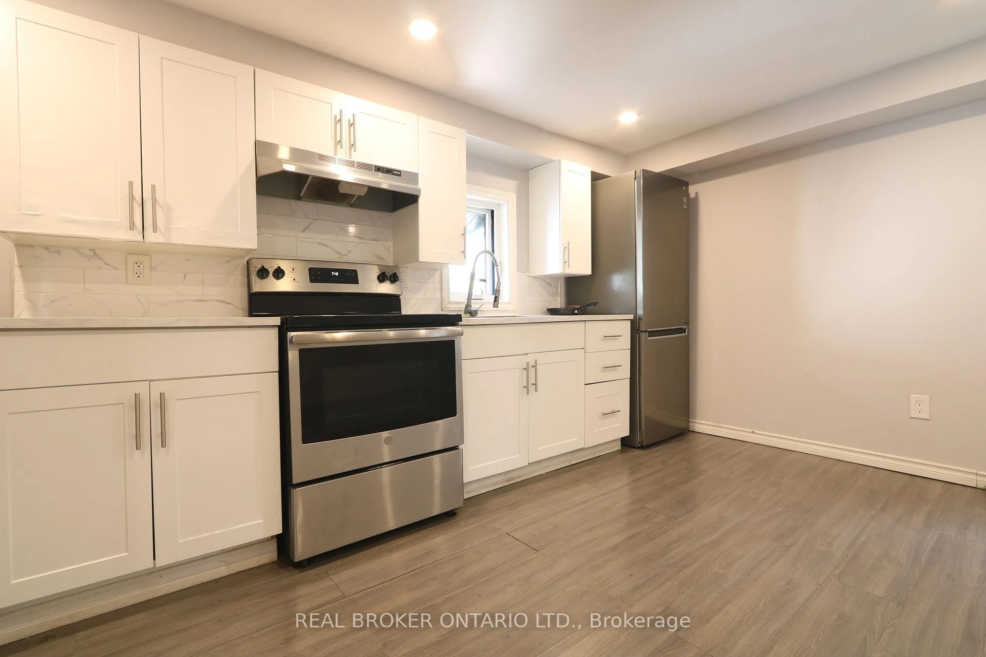 Photo 12 of 4424 Ellis Street, Niagara Falls, Downtown — HOMEH
