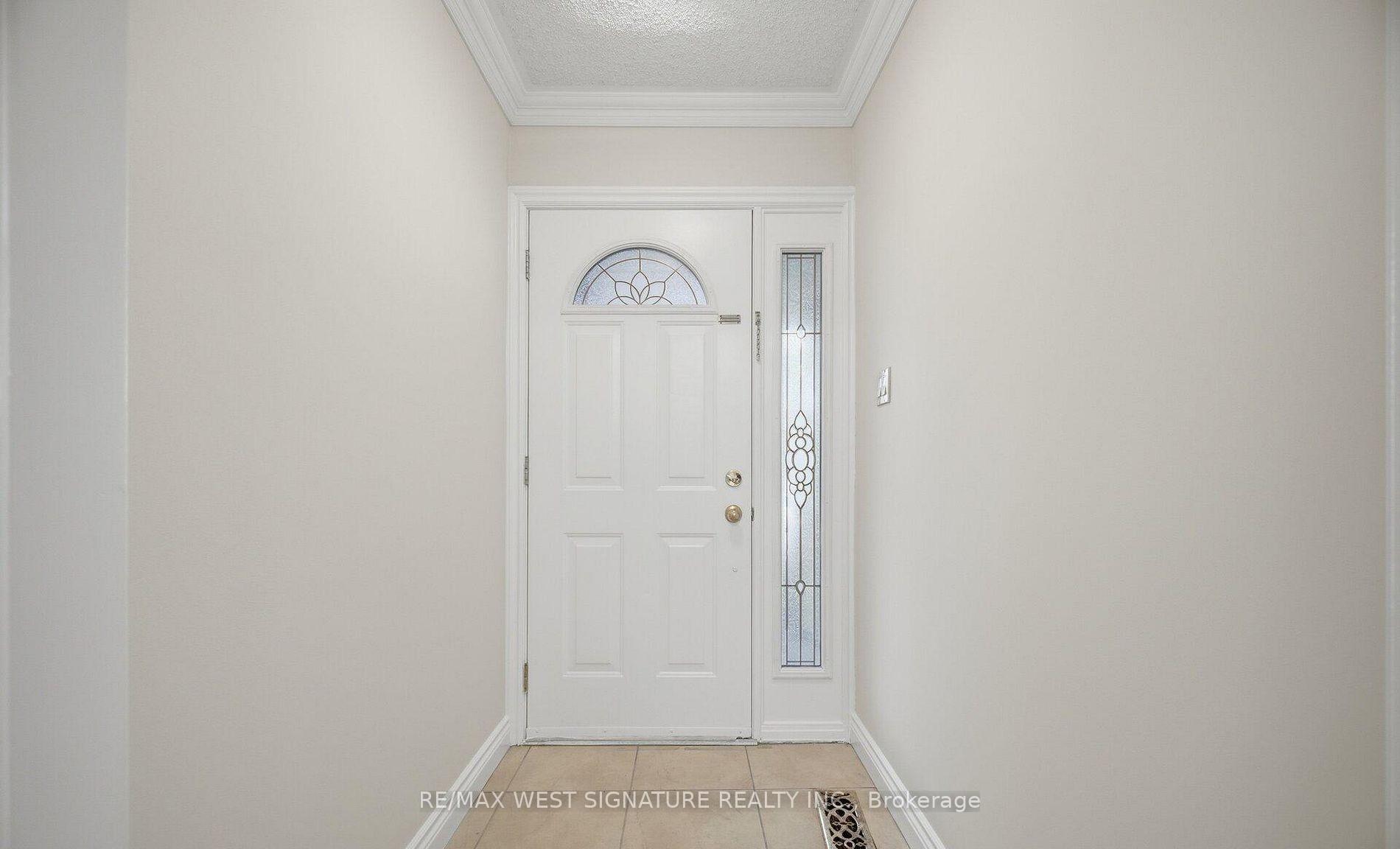 Photo 3 of 36 Windsor Road, Etobicoke, Kingsview Village-The Westway — HOMEH