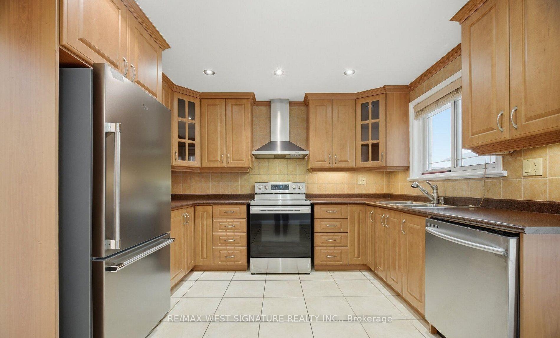 Photo 7 of 36 Windsor Road, Etobicoke, Kingsview Village-The Westway — HOMEH