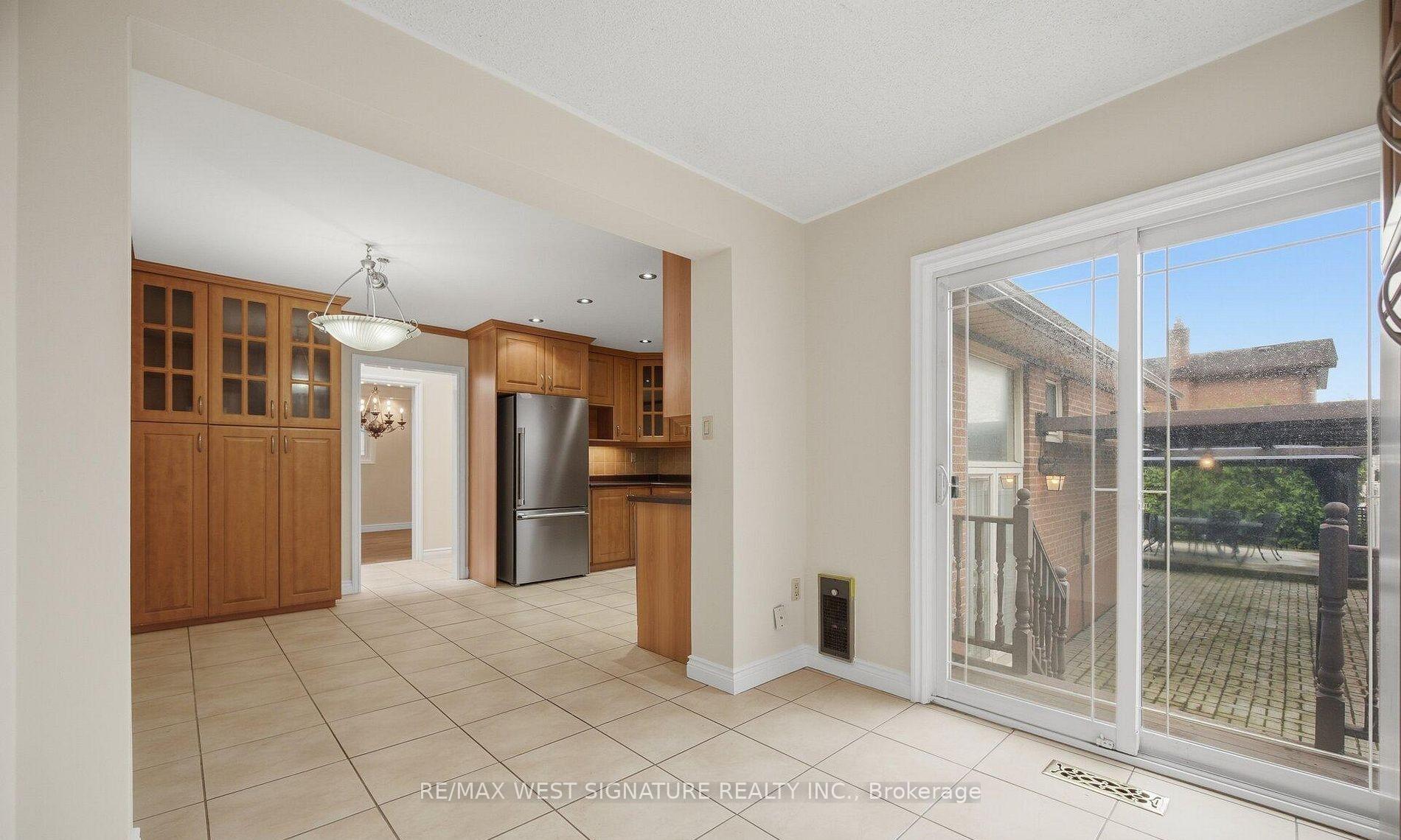 Photo 9 of 36 Windsor Road, Etobicoke, Kingsview Village-The Westway — HOMEH