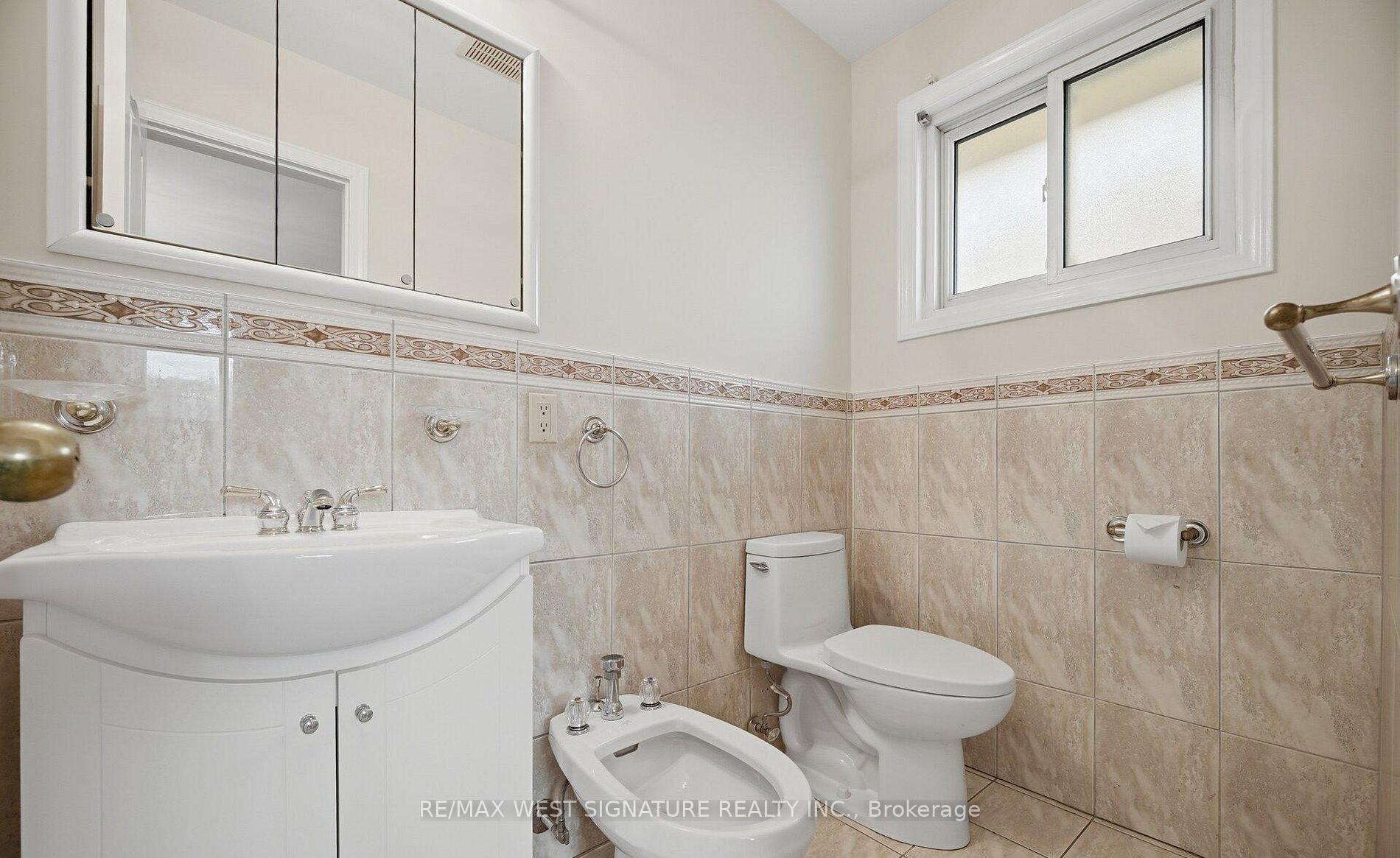 Photo 11 of 36 Windsor Road, Etobicoke, Kingsview Village-The Westway — HOMEH