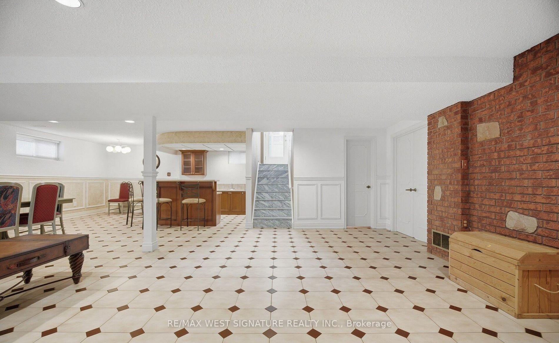Photo 16 of 36 Windsor Road, Etobicoke, Kingsview Village-The Westway — HOMEH