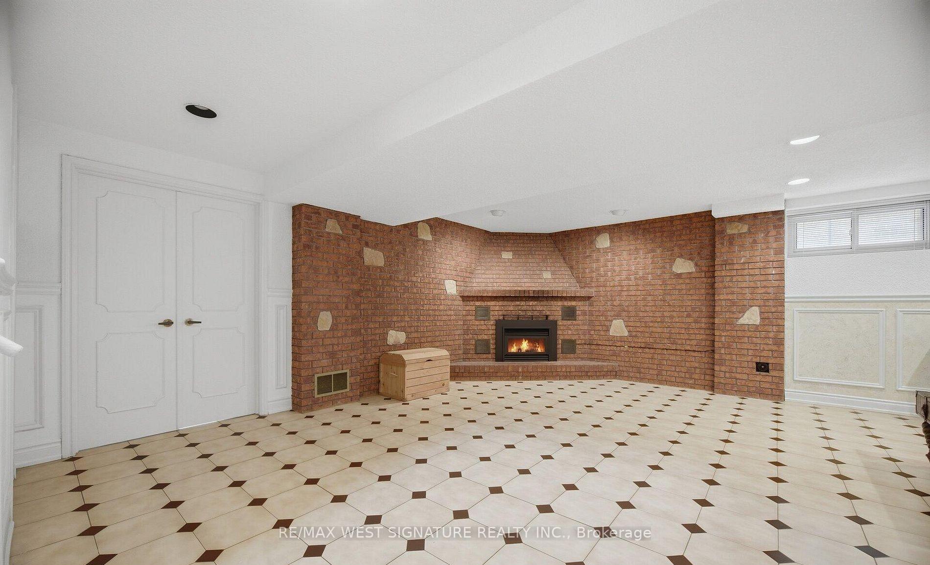Photo 17 of 36 Windsor Road, Etobicoke, Kingsview Village-The Westway — HOMEH