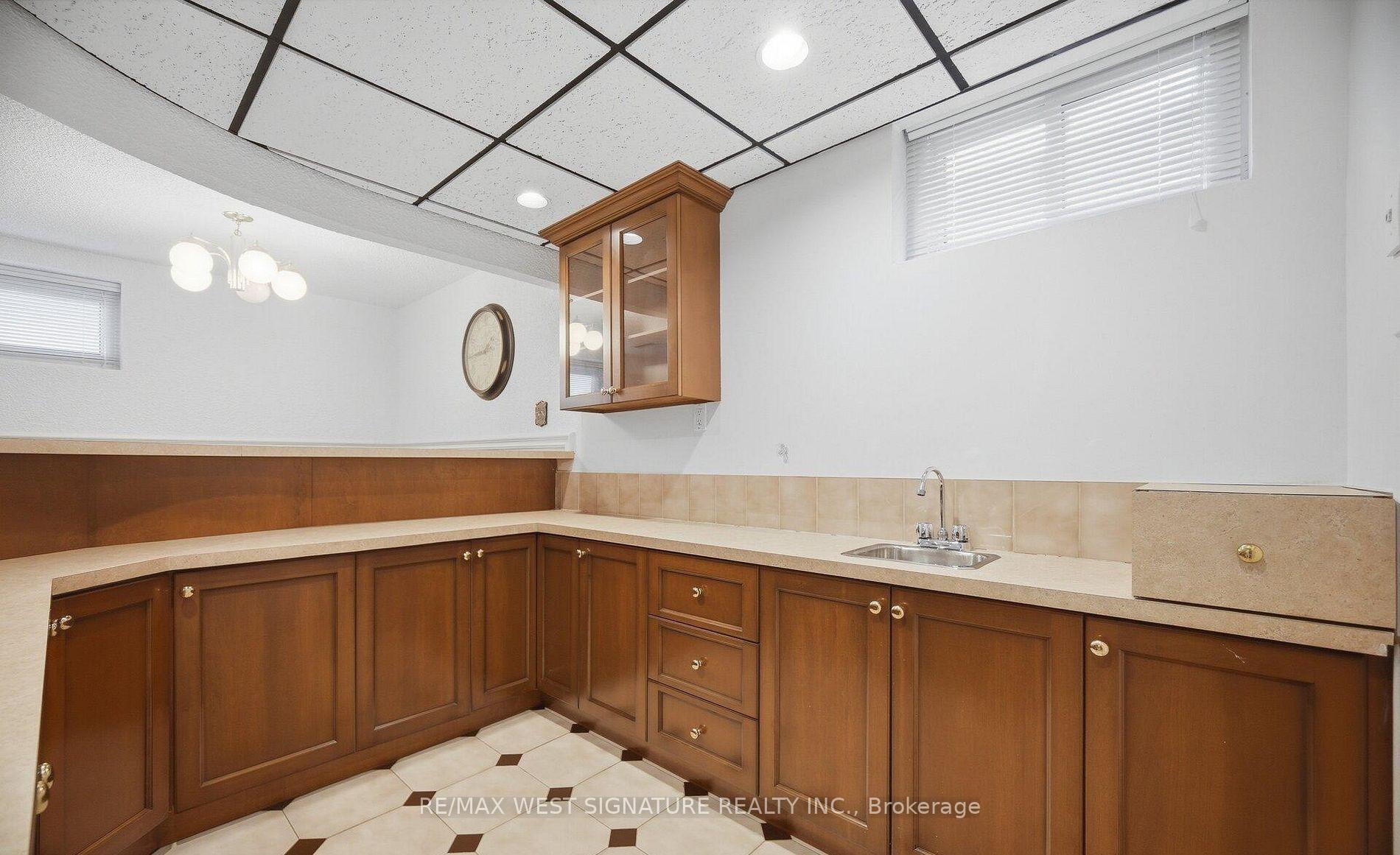 Photo 22 of 36 Windsor Road, Etobicoke, Kingsview Village-The Westway — HOMEH