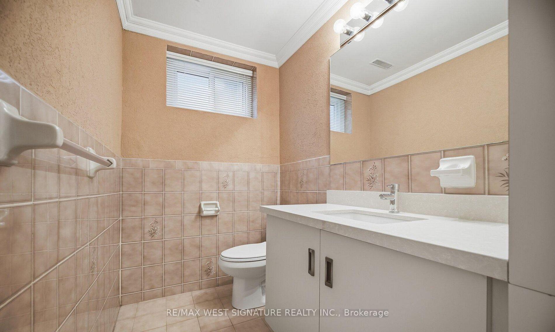 Photo 25 of 36 Windsor Road, Etobicoke, Kingsview Village-The Westway — HOMEH