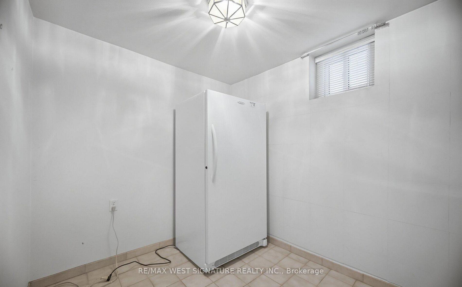 Photo 27 of 36 Windsor Road, Etobicoke, Kingsview Village-The Westway — HOMEH