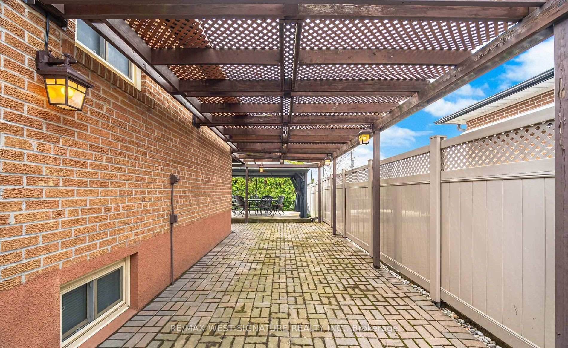 Photo 31 of 36 Windsor Road, Etobicoke, Kingsview Village-The Westway — HOMEH