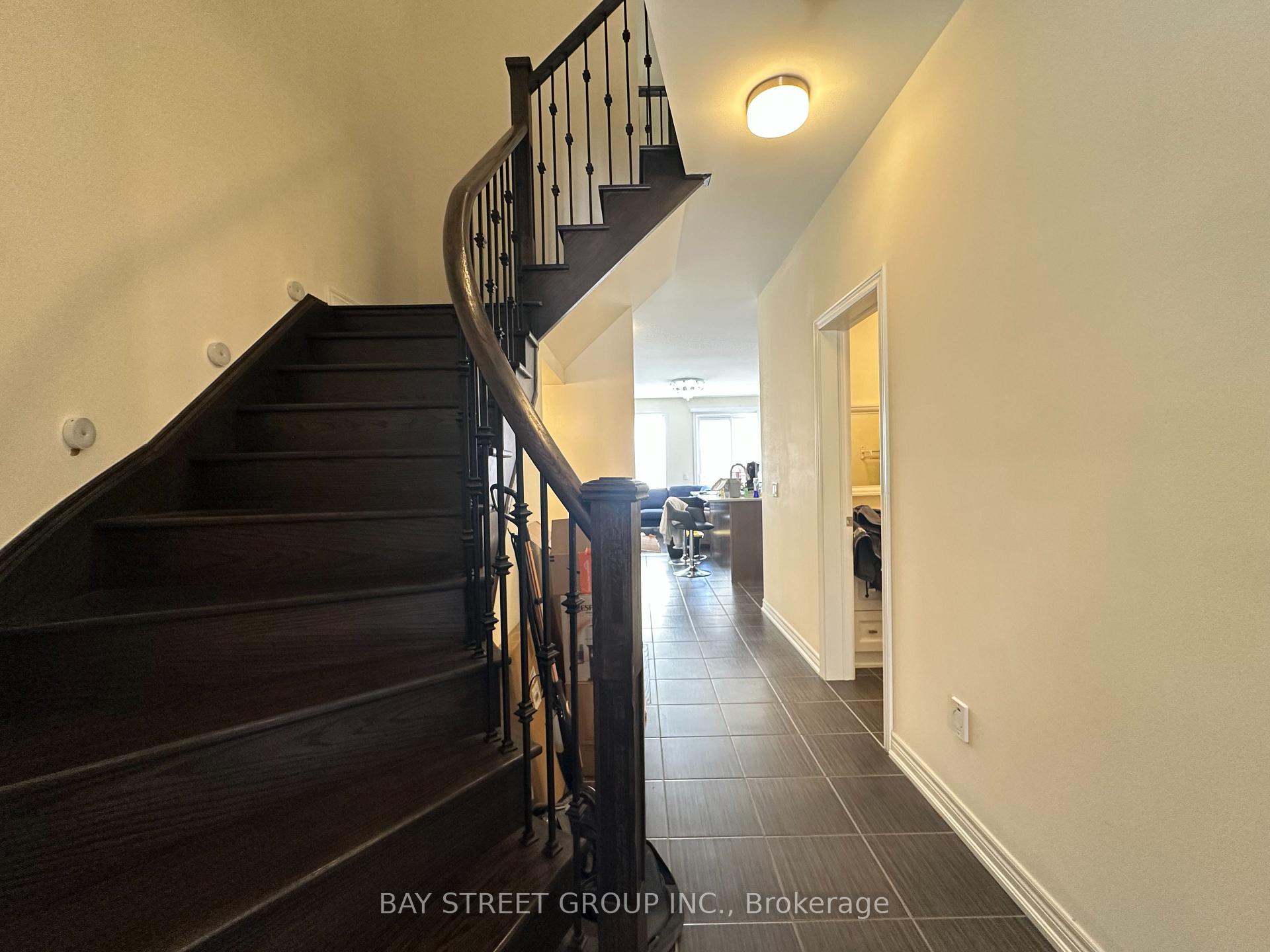 Photo 6 of 32 Capreol Avenue, Aurora, Rural Aurora — HOMEH