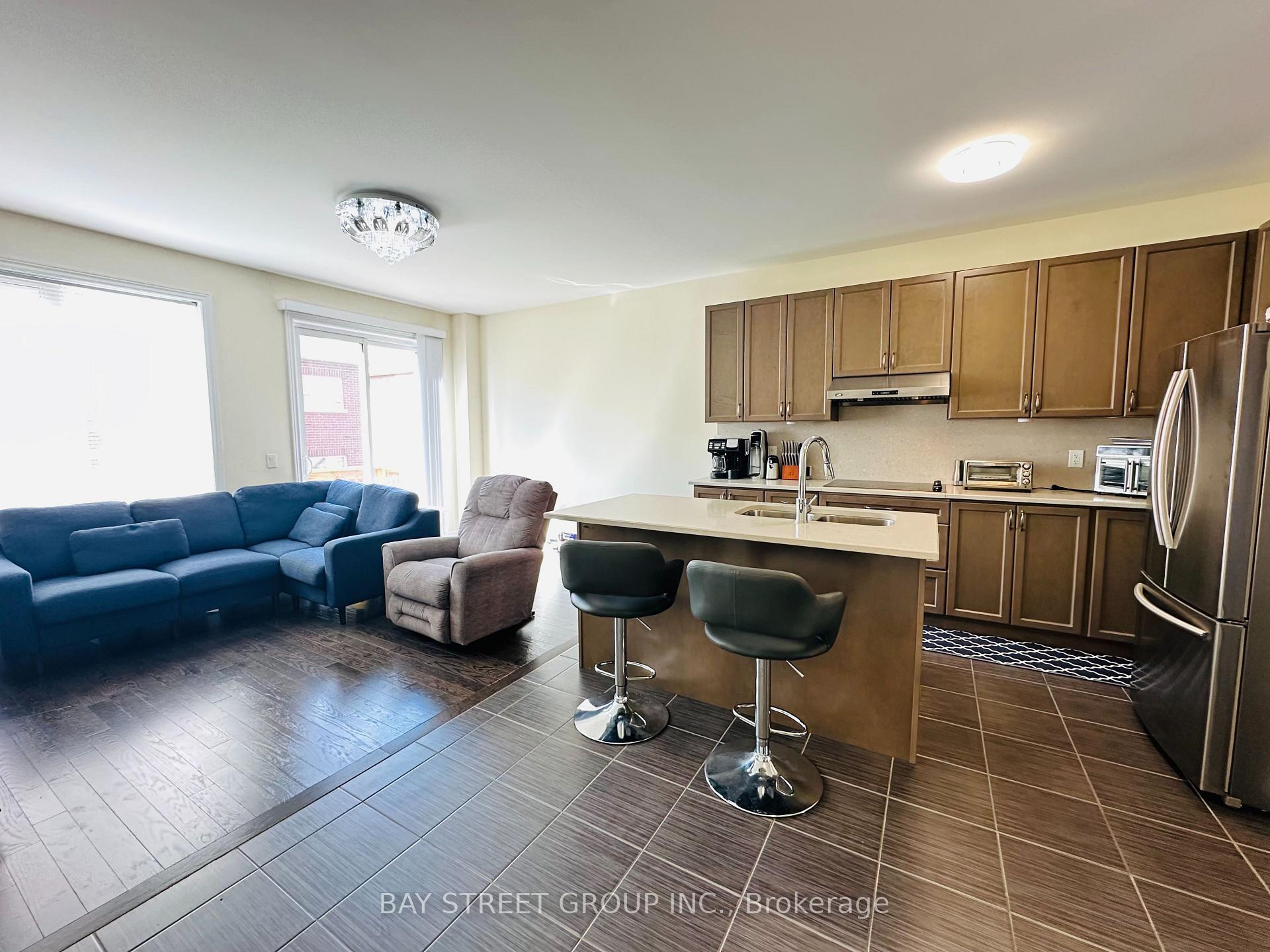 Photo 7 of 32 Capreol Avenue, Aurora, Rural Aurora — HOMEH