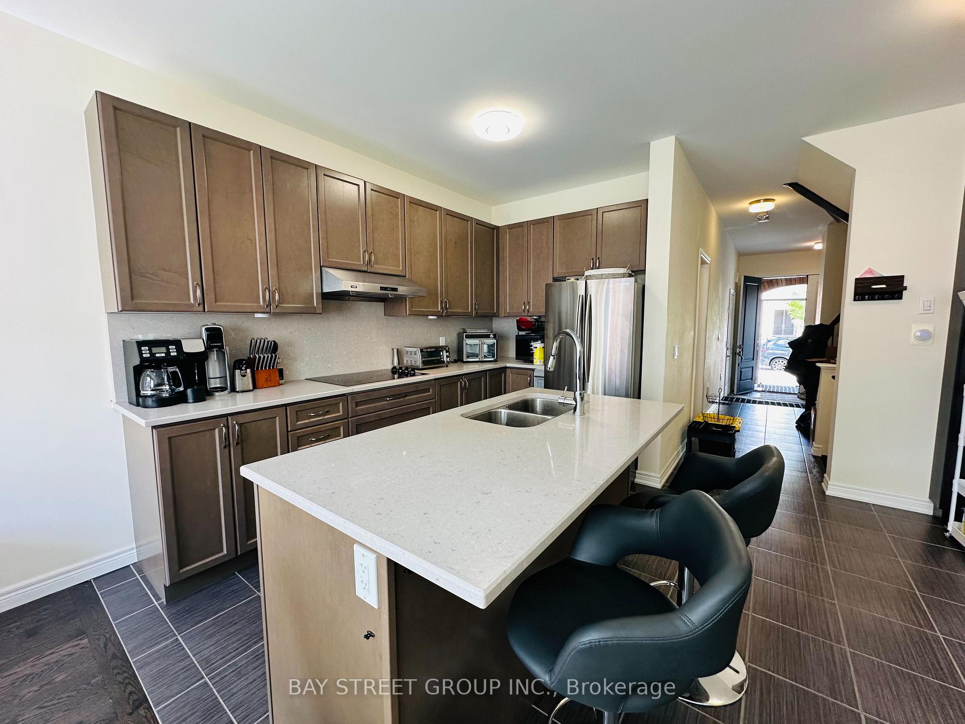 Photo 8 of 32 Capreol Avenue, Aurora, Rural Aurora — HOMEH