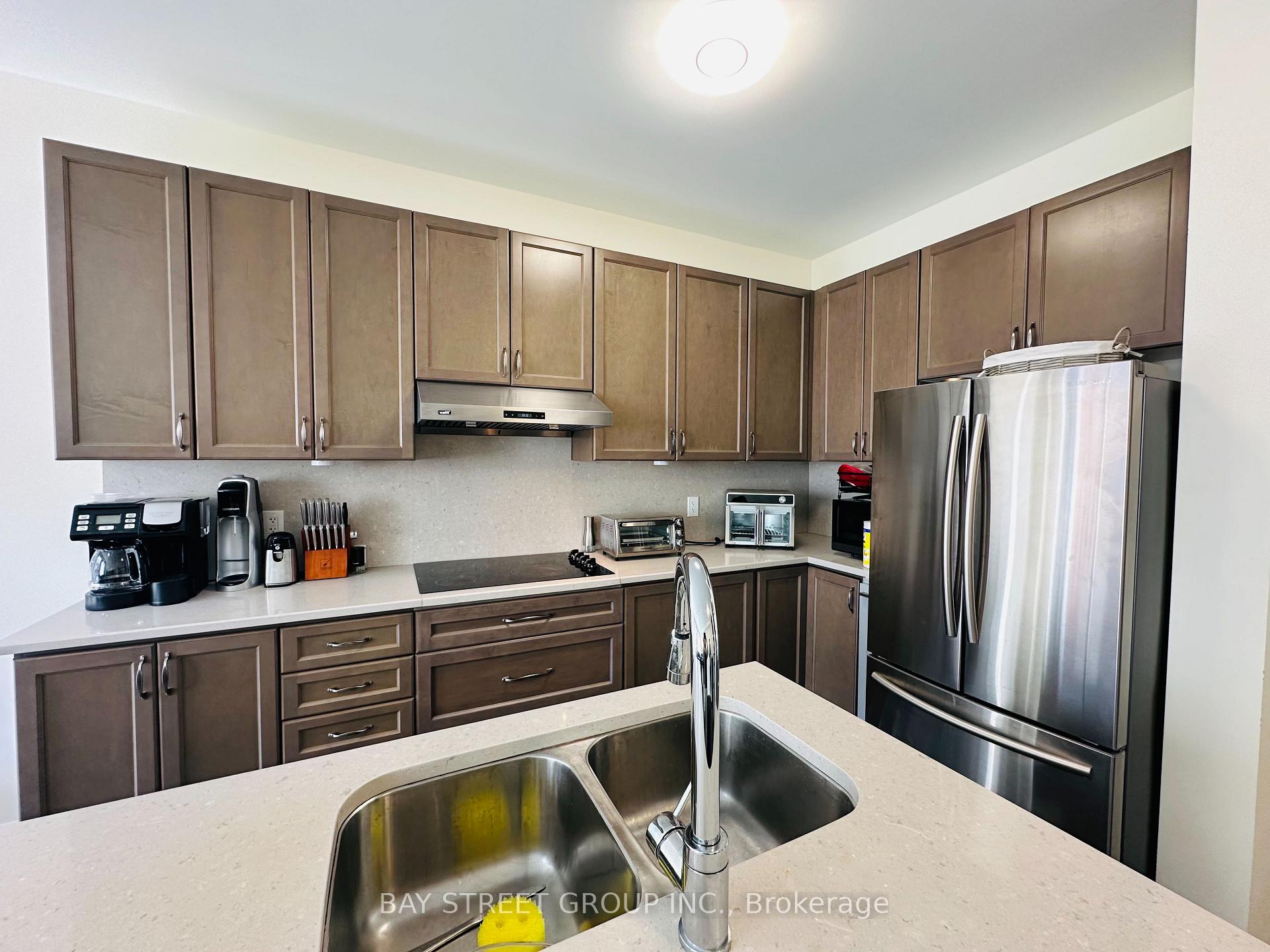 Photo 9 of 32 Capreol Avenue, Aurora, Rural Aurora — HOMEH