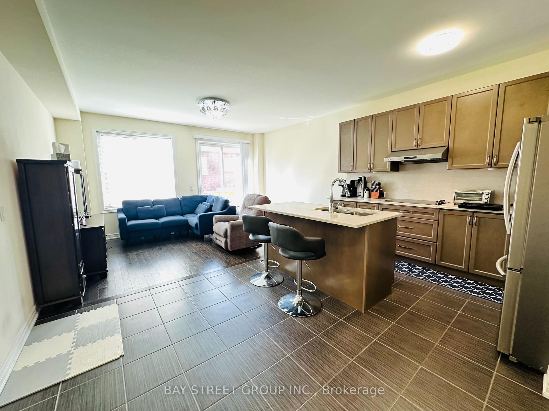 Photo 13 of 32 Capreol Avenue, Aurora, Rural Aurora — HOMEH