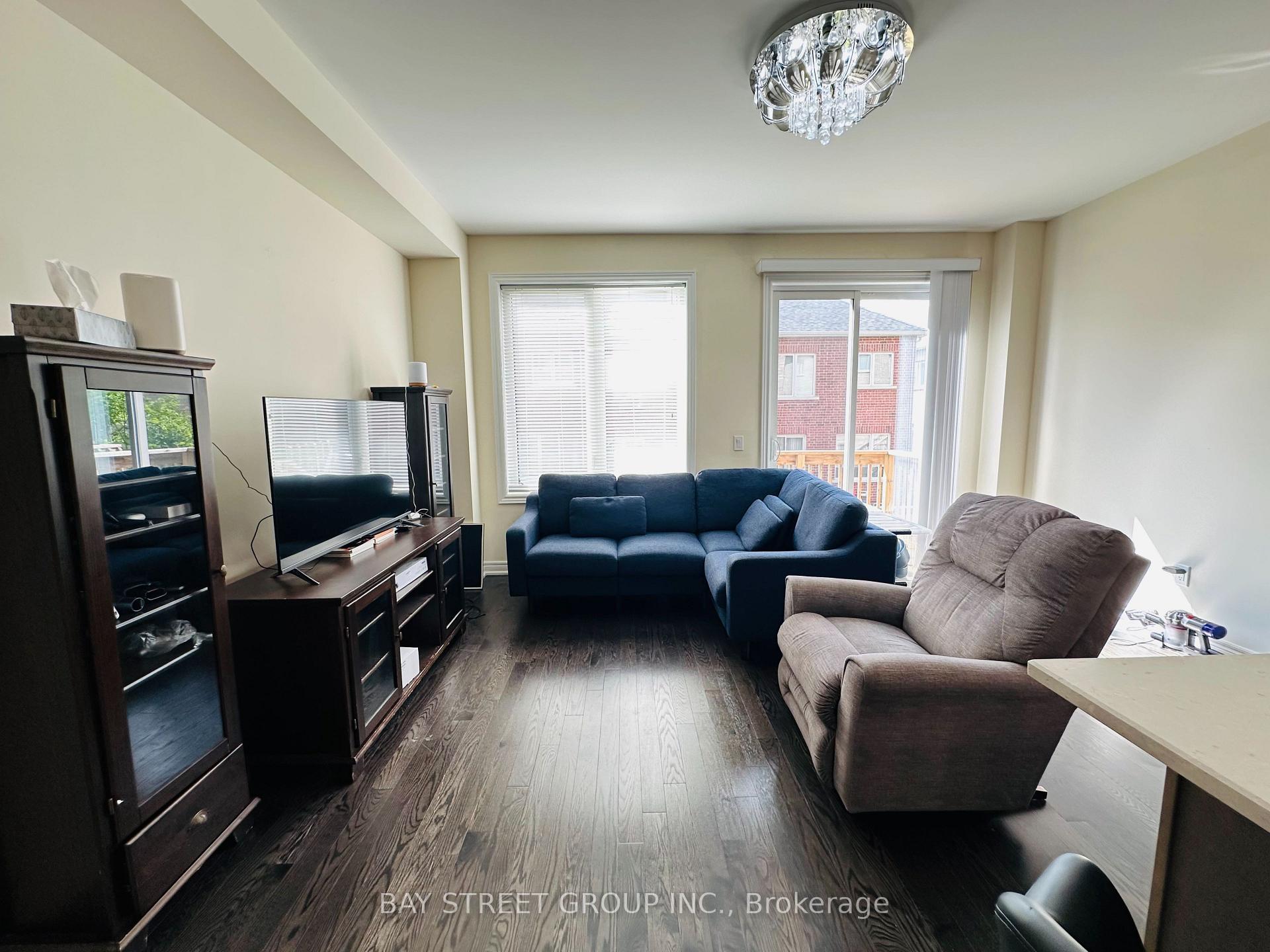 Photo 14 of 32 Capreol Avenue, Aurora, Rural Aurora — HOMEH