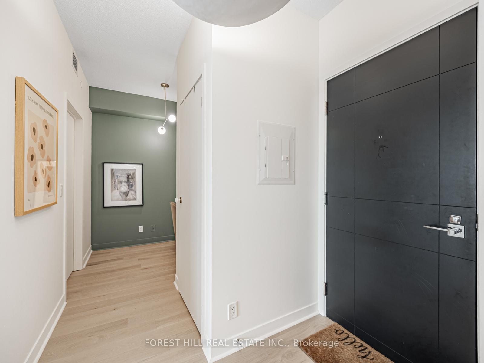 Photo 5 of Unit 2413, 98 Lillian Street, Toronto, Mount Pleasant West — HOMEH