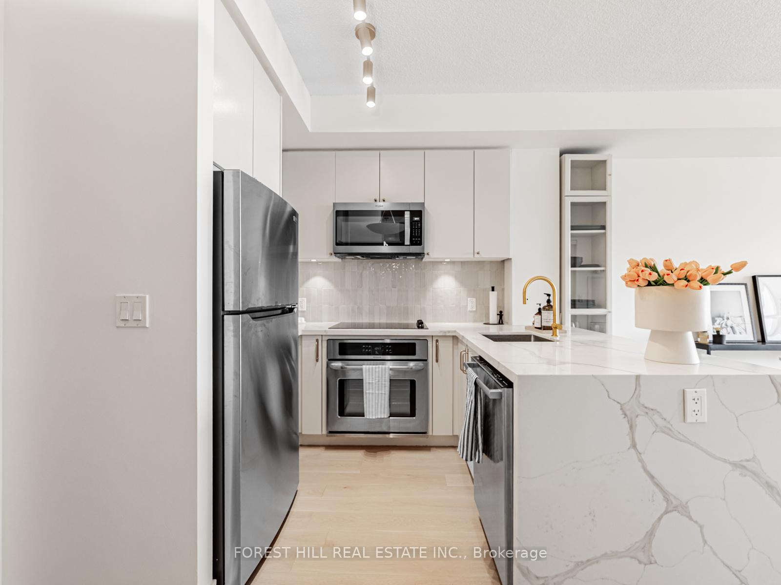 Photo 7 of Unit 2413, 98 Lillian Street, Toronto, Mount Pleasant West — HOMEH