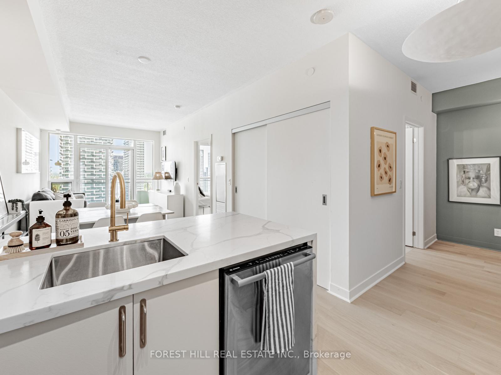 Photo 10 of Unit 2413, 98 Lillian Street, Toronto, Mount Pleasant West — HOMEH