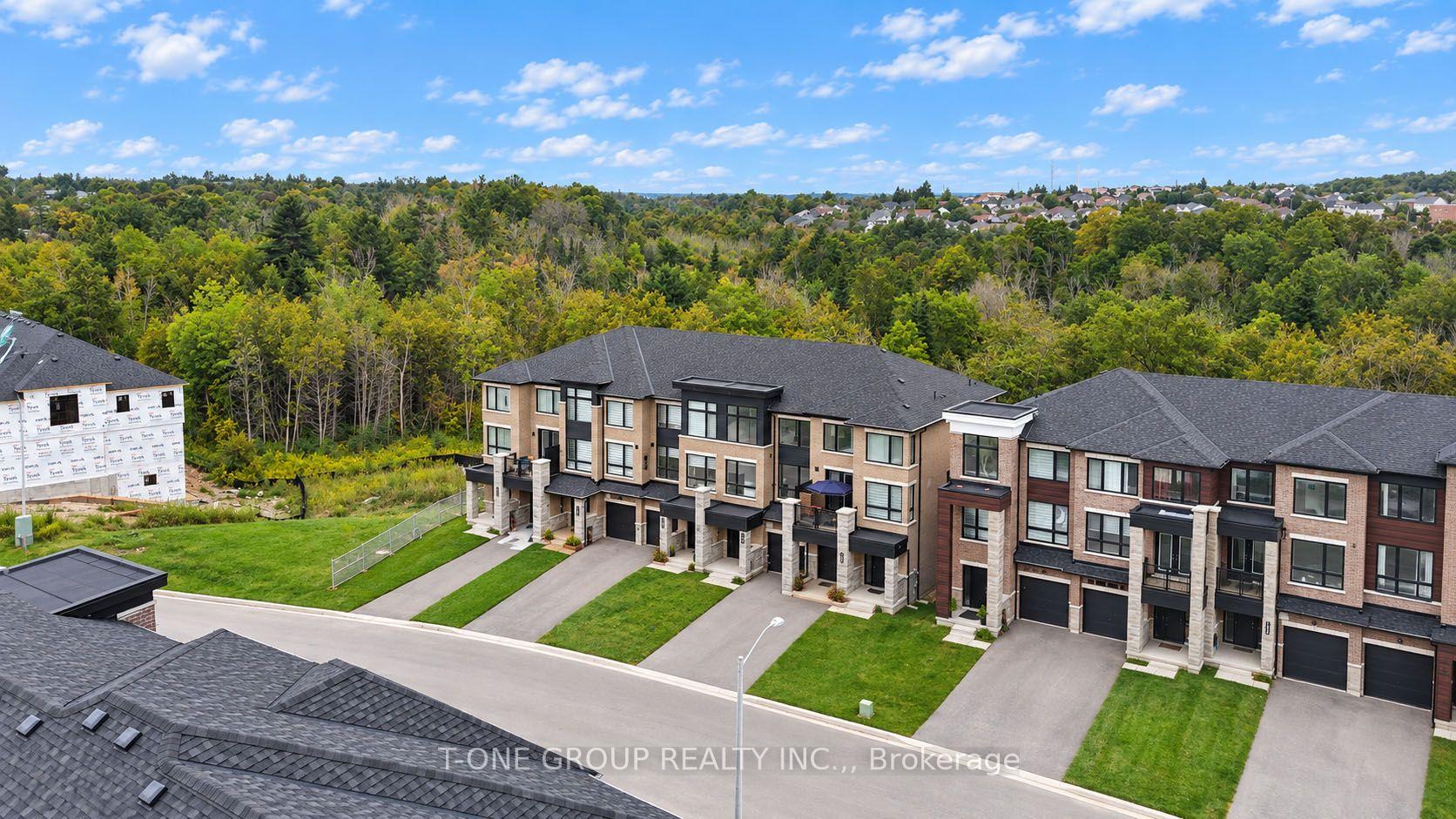 Photo 2 of 148 Blue Forest Crescent, Barrie, Innis-Shore — HOMEH