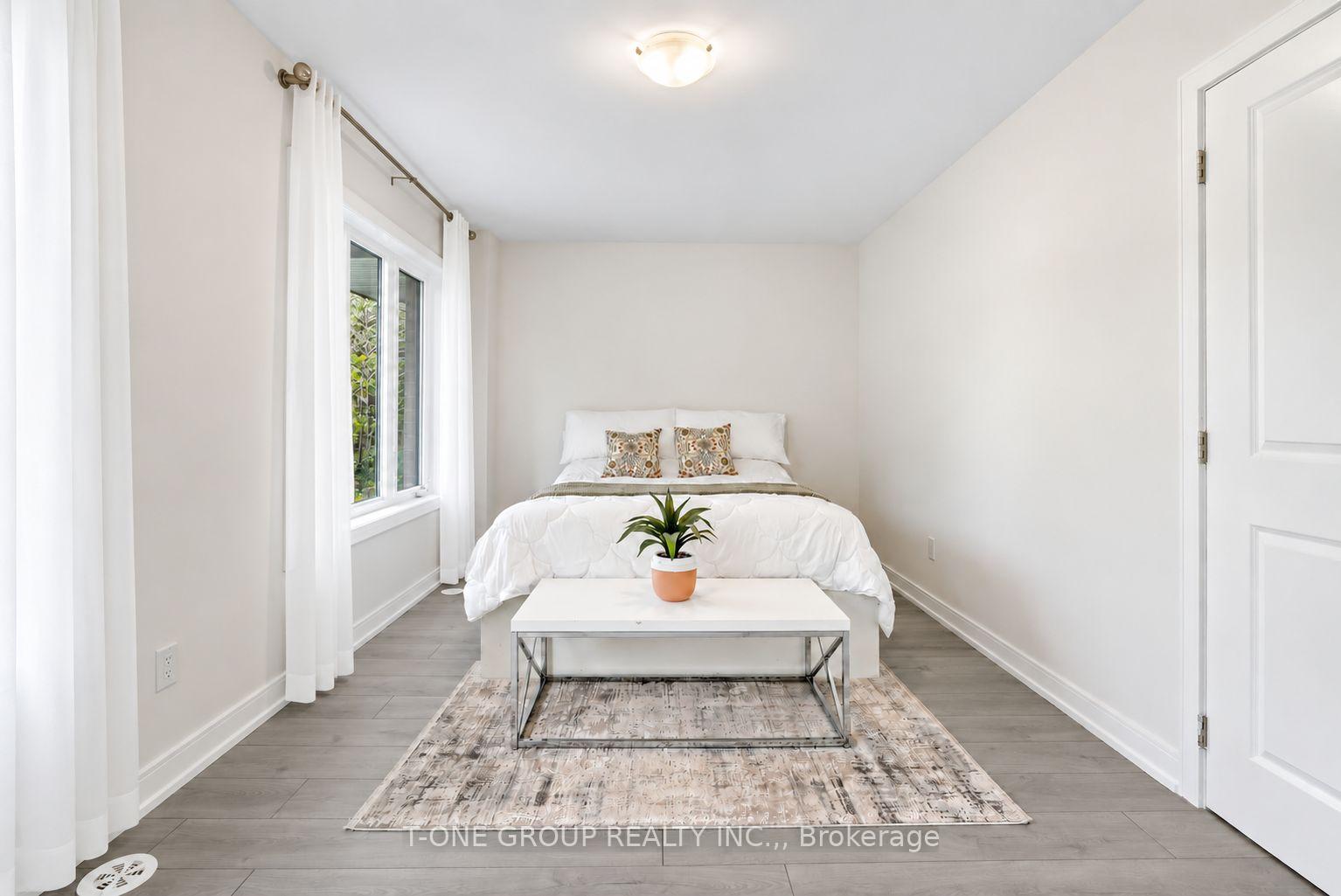 Photo 8 of 148 Blue Forest Crescent, Barrie, Innis-Shore — HOMEH