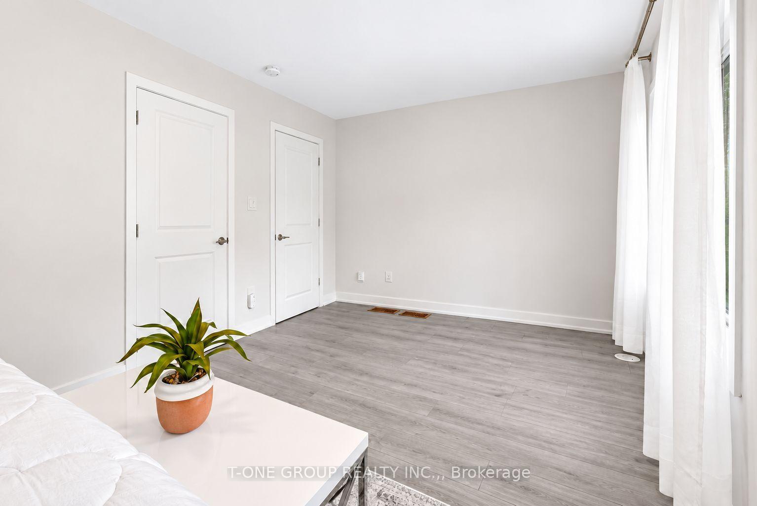 Photo 9 of 148 Blue Forest Crescent, Barrie, Innis-Shore — HOMEH