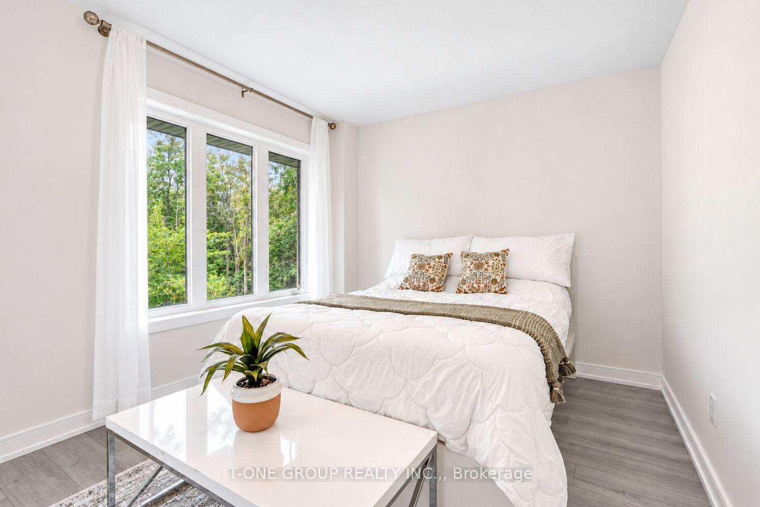 Photo 10 of 148 Blue Forest Crescent, Barrie, Innis-Shore — HOMEH