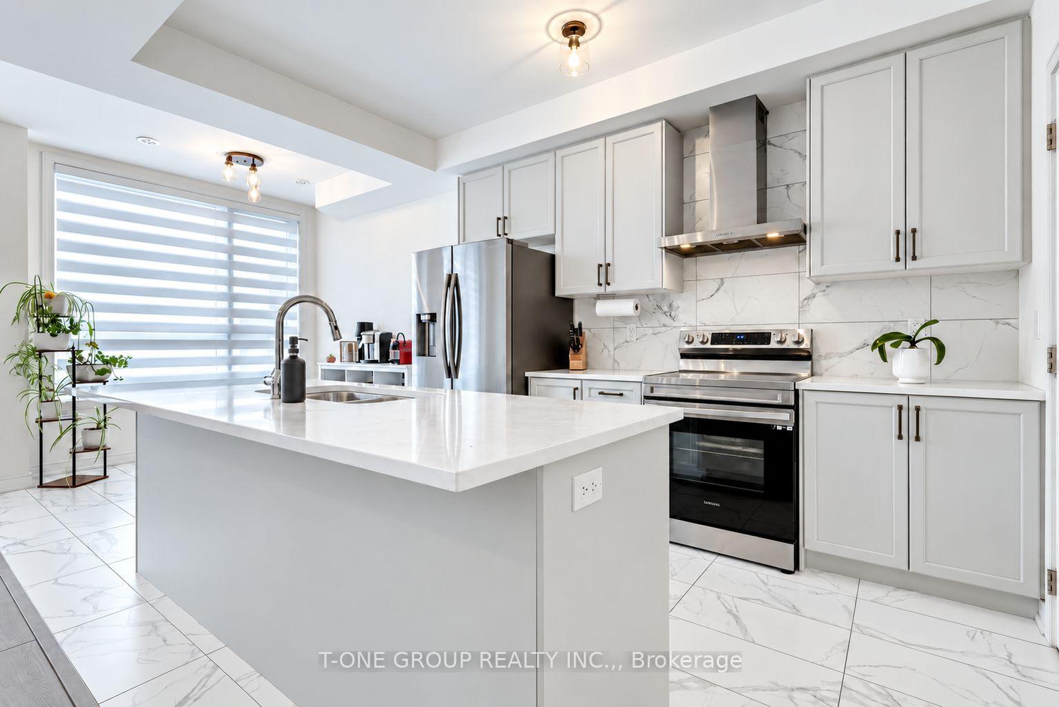 Photo 16 of 148 Blue Forest Crescent, Barrie, Innis-Shore — HOMEH