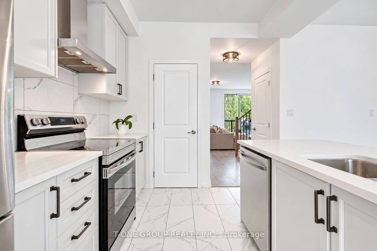 Photo 20 of 148 Blue Forest Crescent, Barrie, Innis-Shore — HOMEH