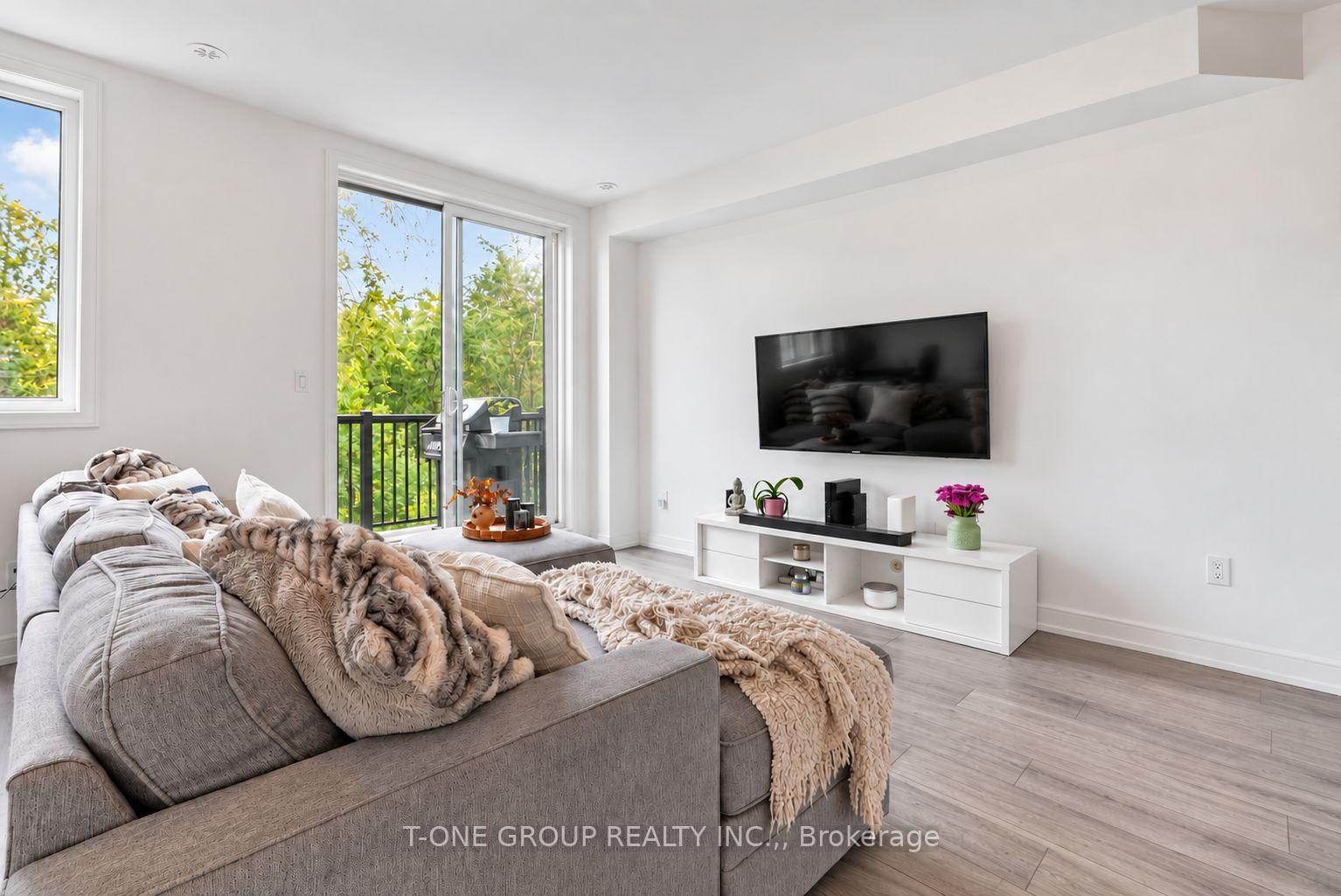 Photo 24 of 148 Blue Forest Crescent, Barrie, Innis-Shore — HOMEH