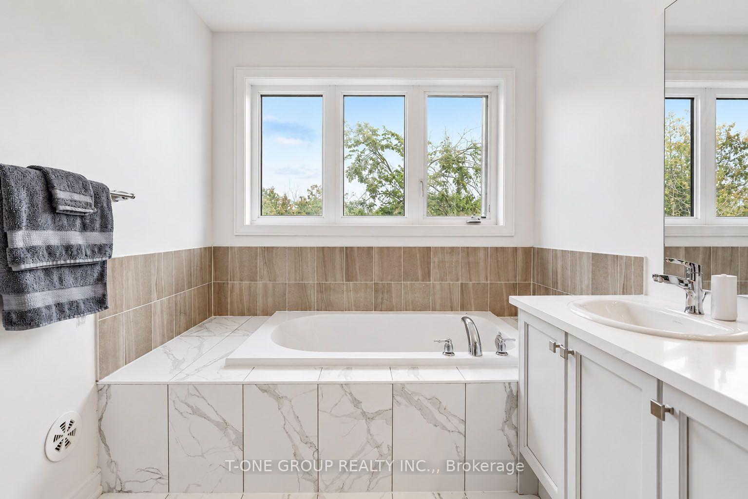 Photo 34 of 148 Blue Forest Crescent, Barrie, Innis-Shore — HOMEH