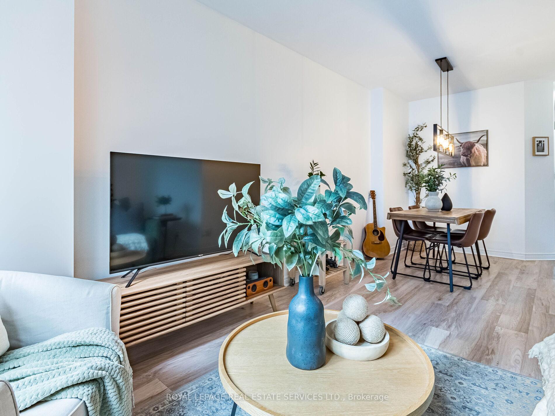 Photo 3 of Unit 802, 55 Bloor Street E, Toronto, Church-Yonge Corridor — HOMEH