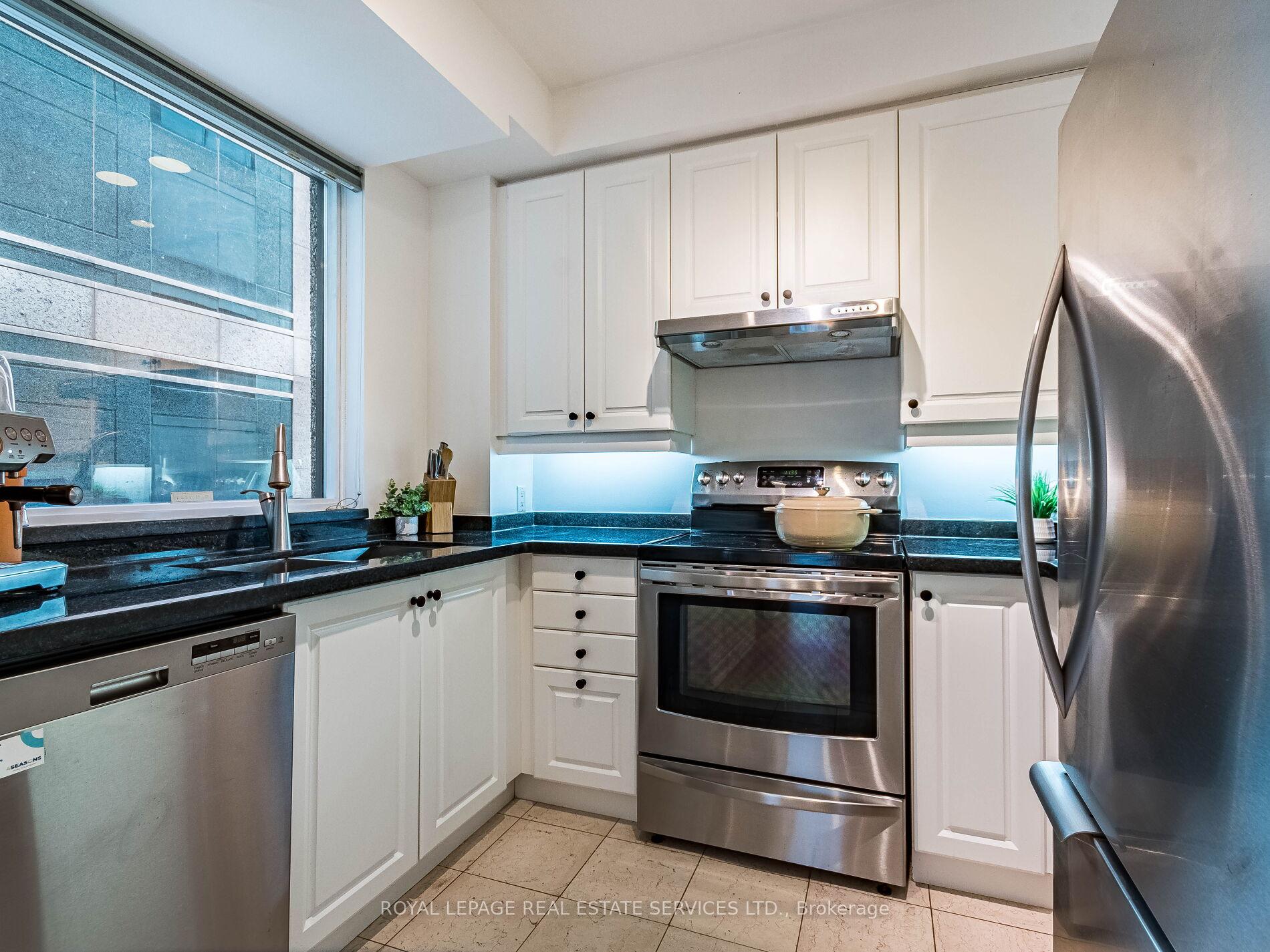 Photo 5 of Unit 802, 55 Bloor Street E, Toronto, Church-Yonge Corridor — HOMEH