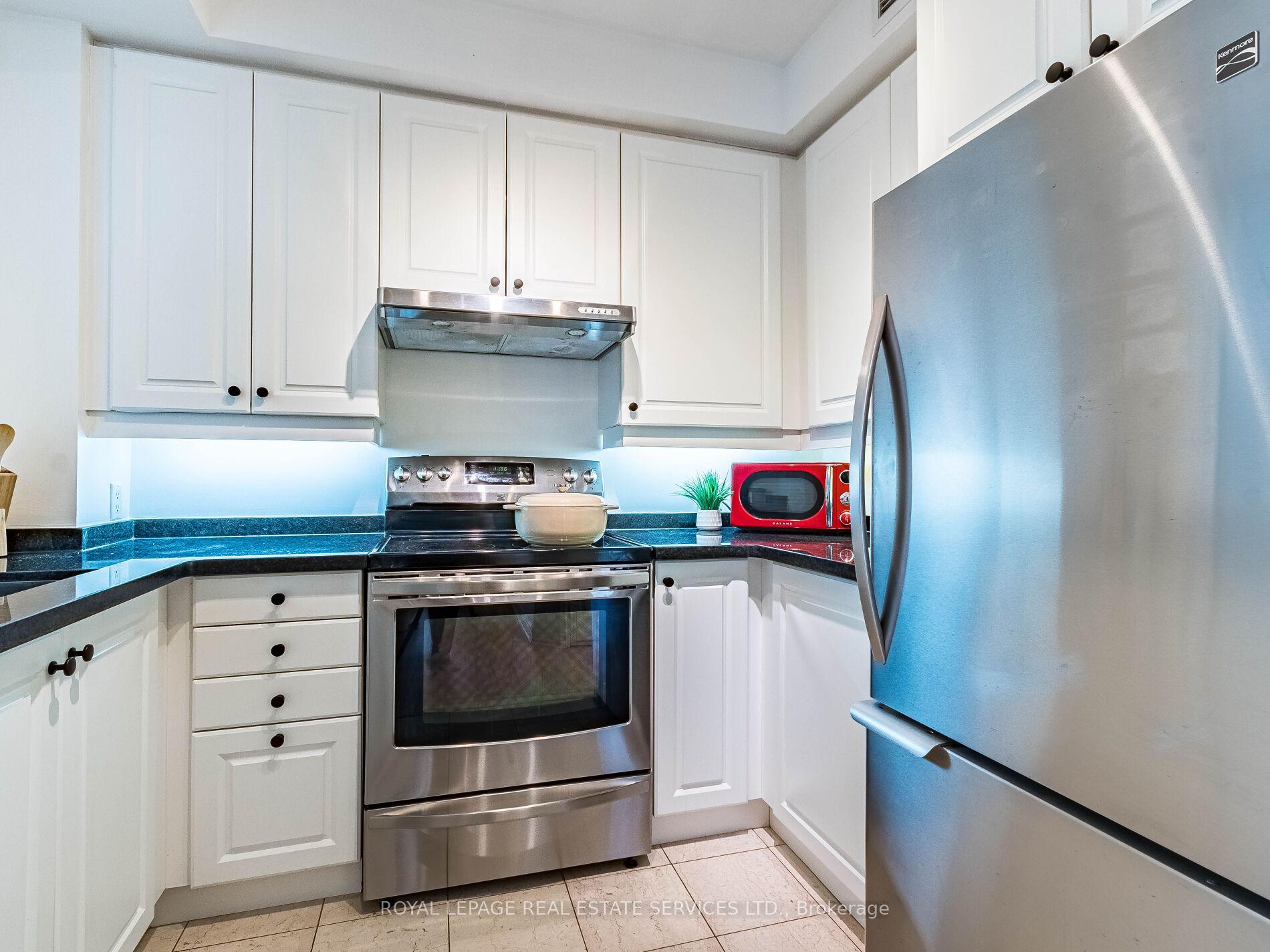 Photo 6 of Unit 802, 55 Bloor Street E, Toronto, Church-Yonge Corridor — HOMEH