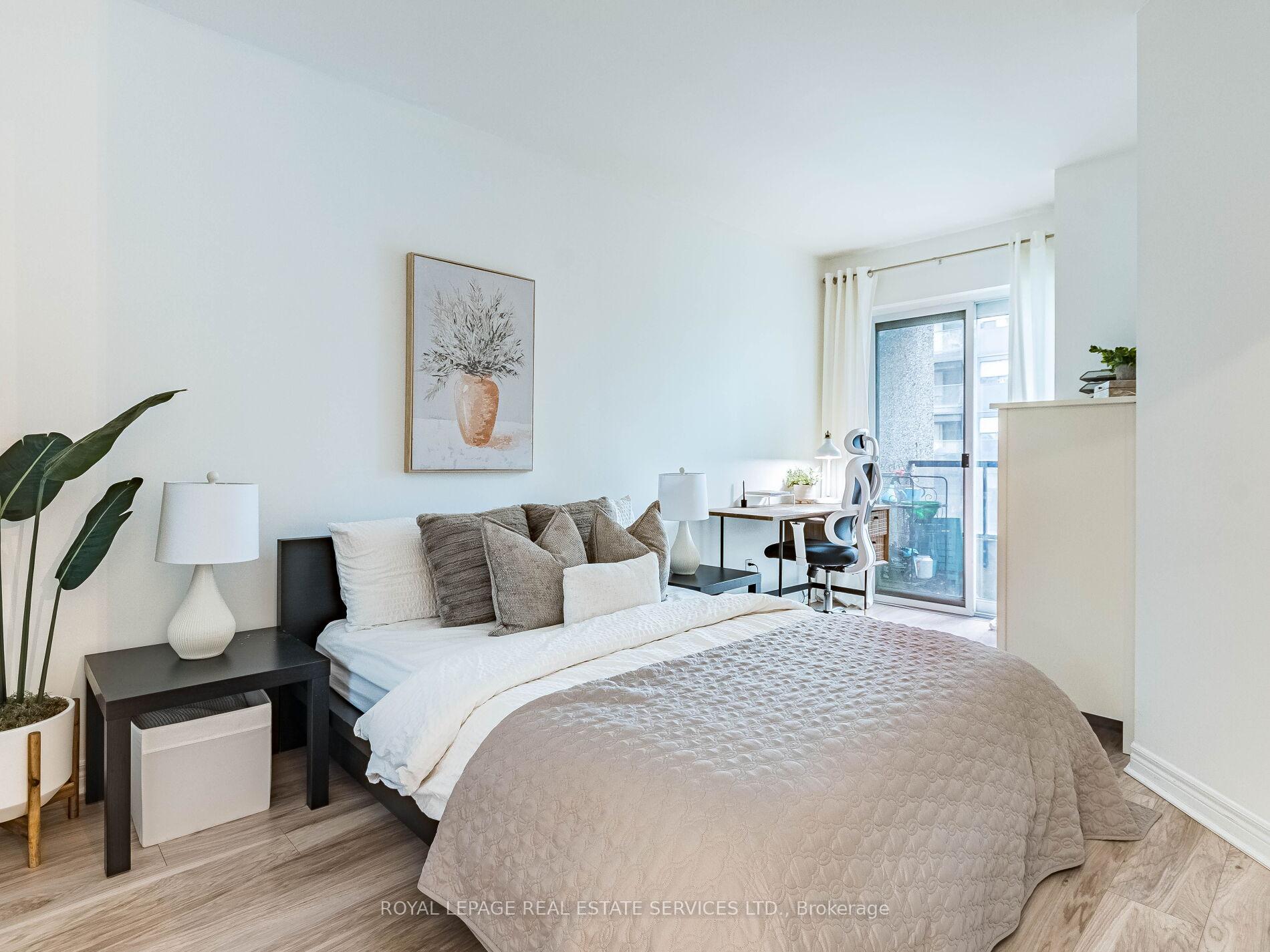 Photo 7 of Unit 802, 55 Bloor Street E, Toronto, Church-Yonge Corridor — HOMEH