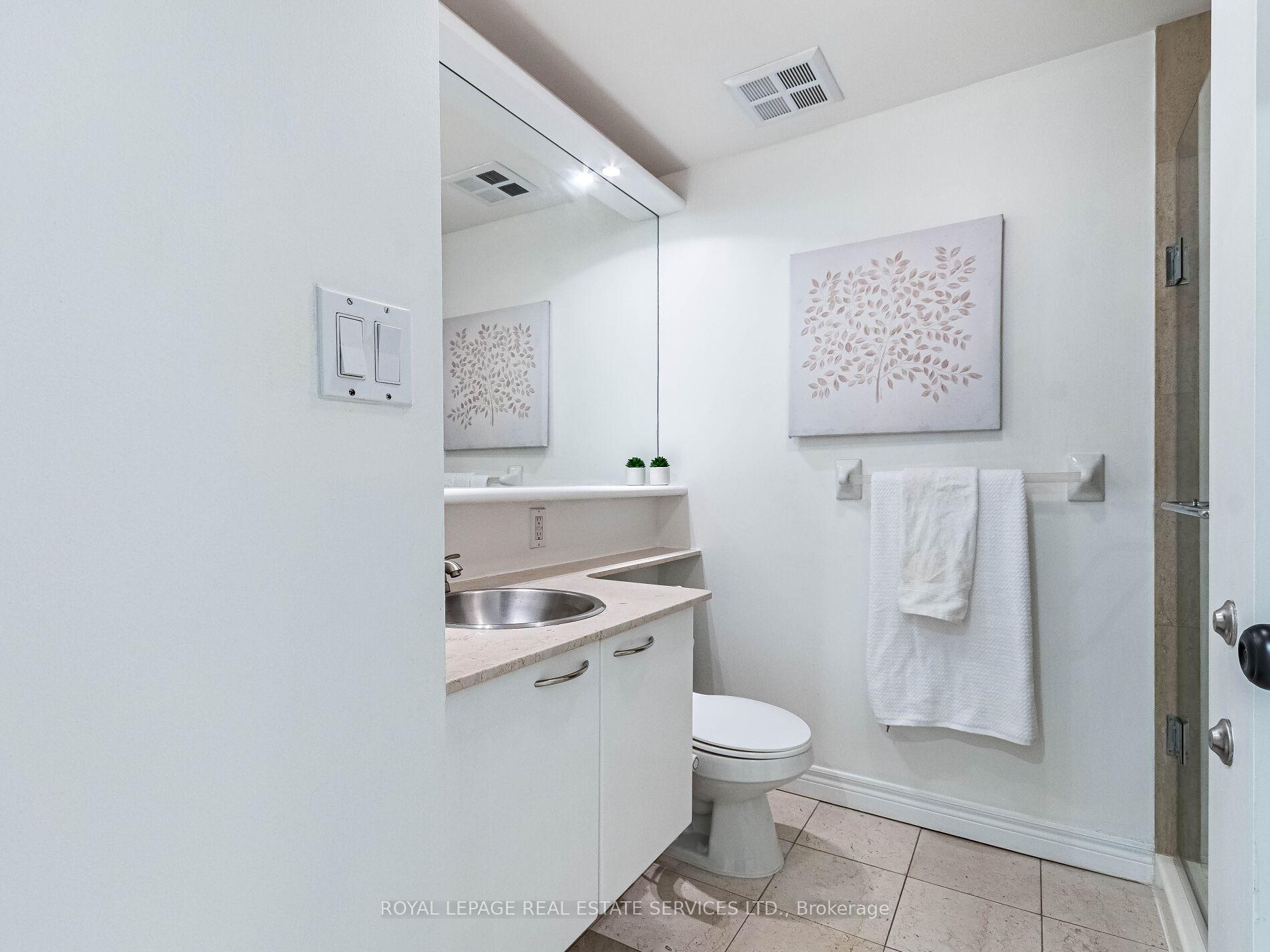 Photo 13 of Unit 802, 55 Bloor Street E, Toronto, Church-Yonge Corridor — HOMEH