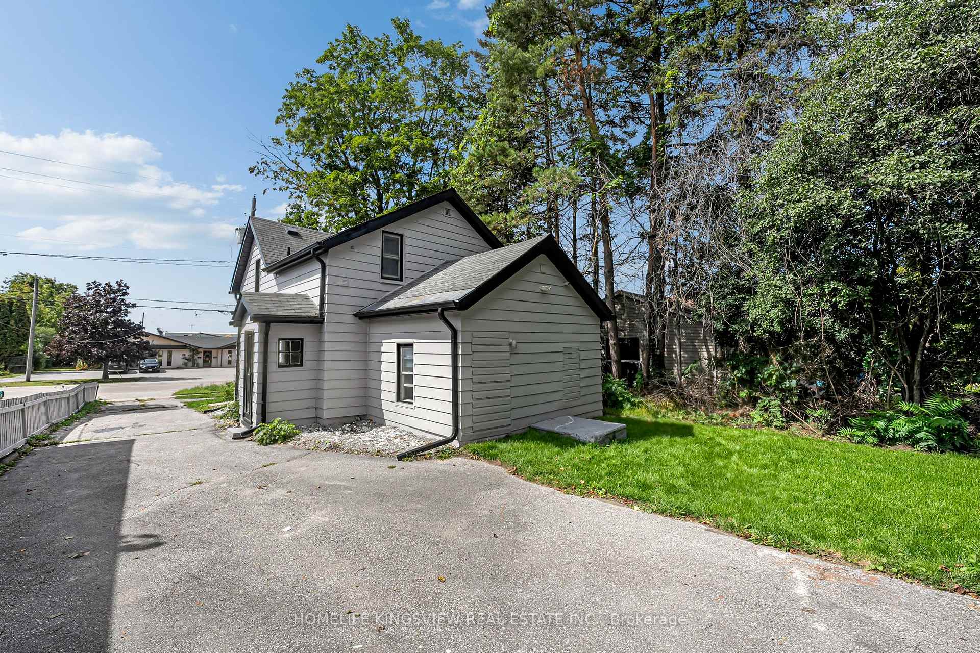 Photo 4 of 506 West Street S, Orillia — HOMEH