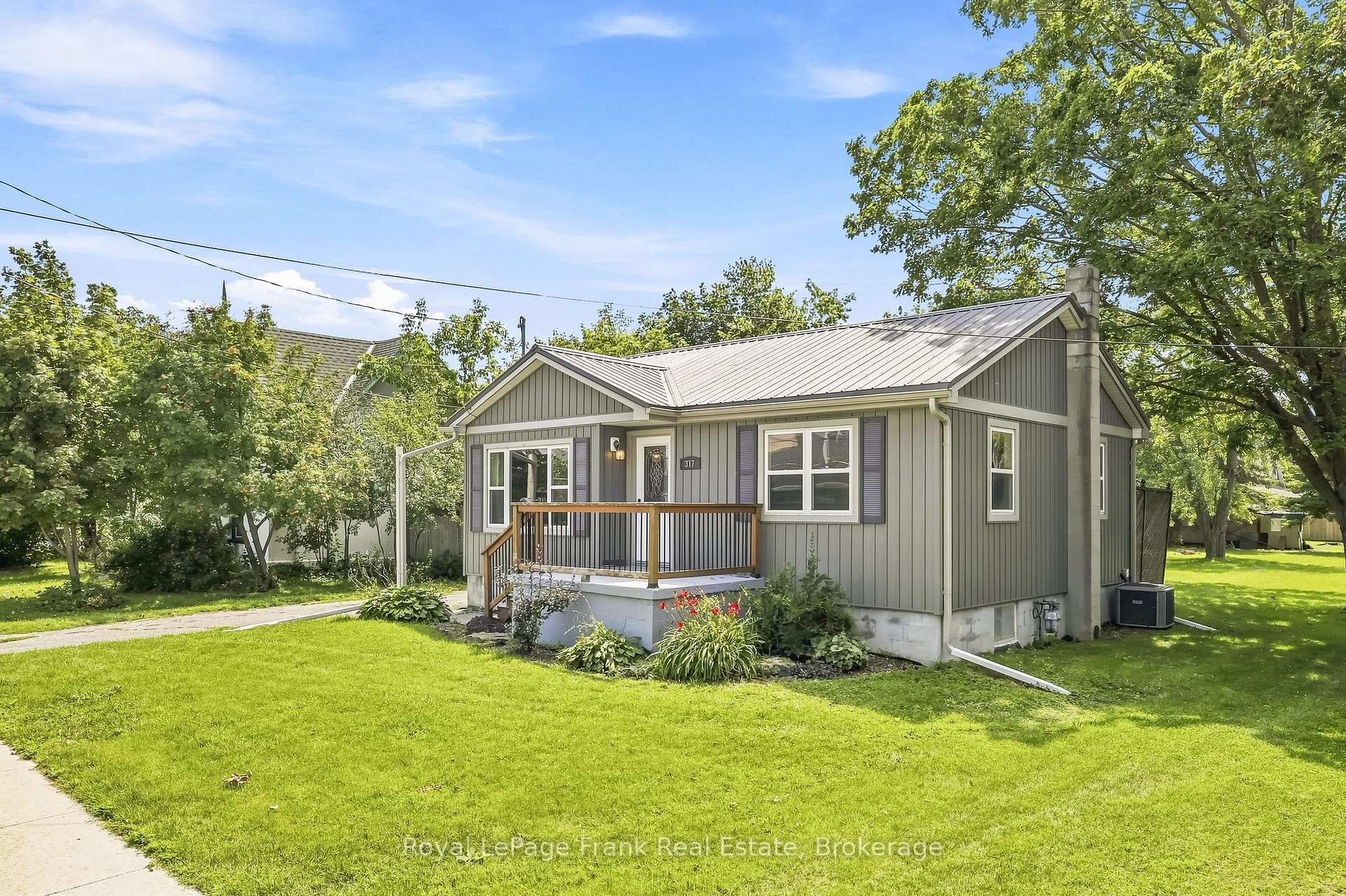 Photo 3 of 317 Bay Street, Brock, Beaverton — HOMEH