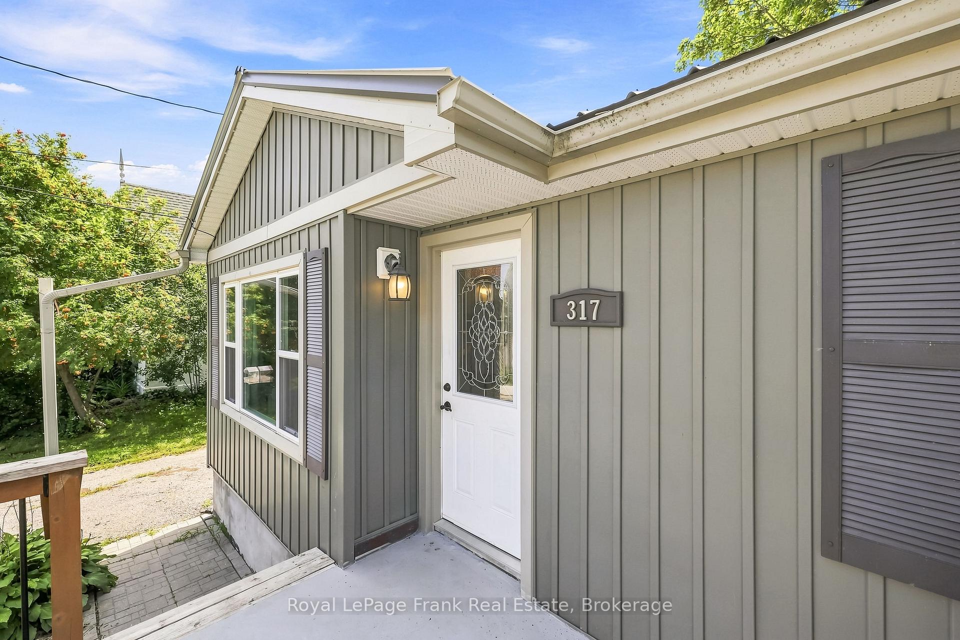 Photo 5 of 317 Bay Street, Brock, Beaverton — HOMEH