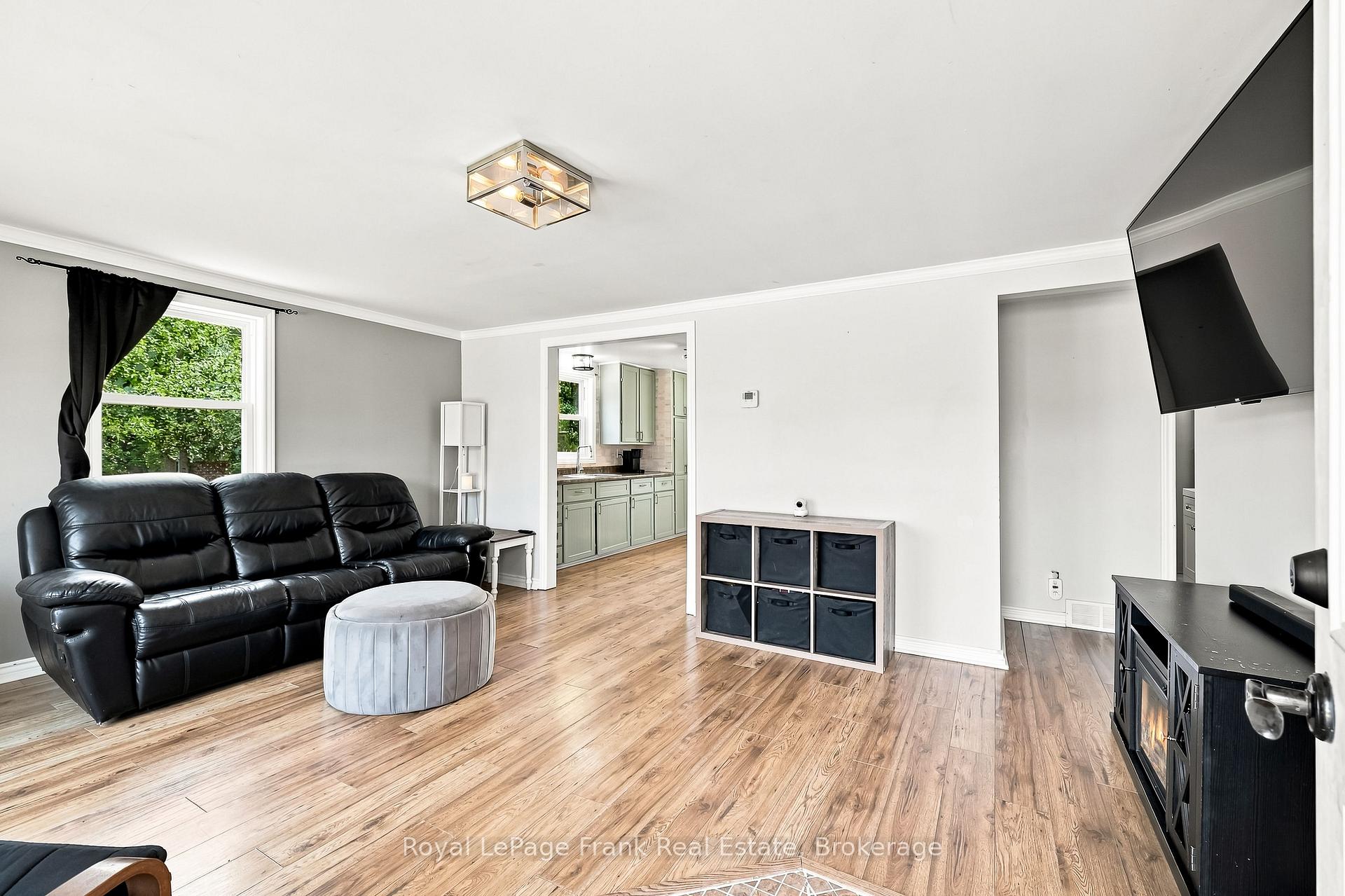 Photo 7 of 317 Bay Street, Brock, Beaverton — HOMEH