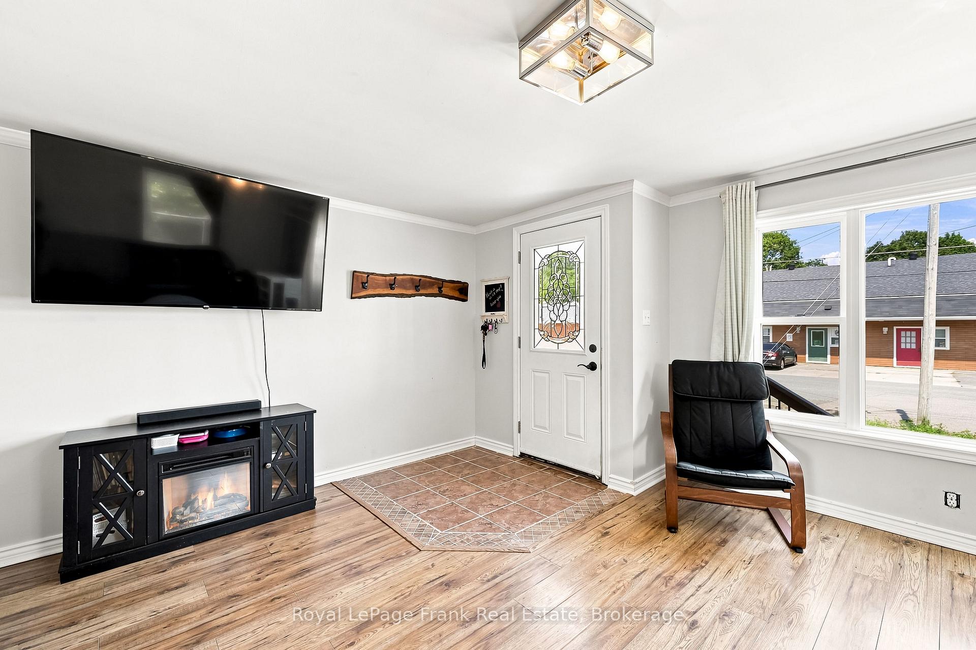 Photo 8 of 317 Bay Street, Brock, Beaverton — HOMEH