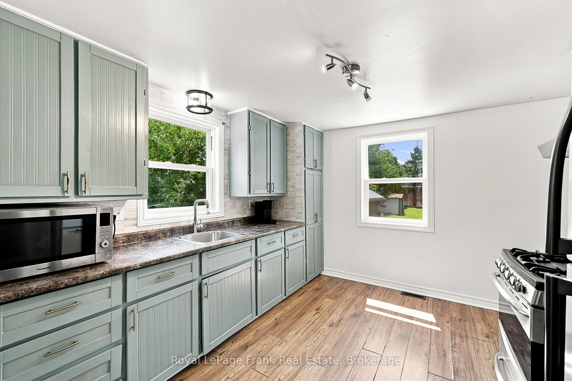 Photo 14 of 317 Bay Street, Brock, Beaverton — HOMEH