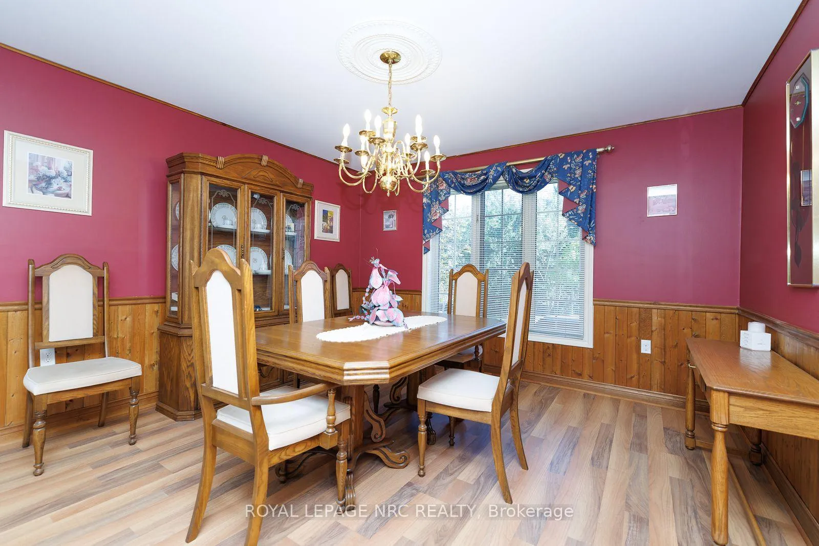 Photo 5 of 21 Elmvale Crescent, Port Colborne, Main Street — HOMEH