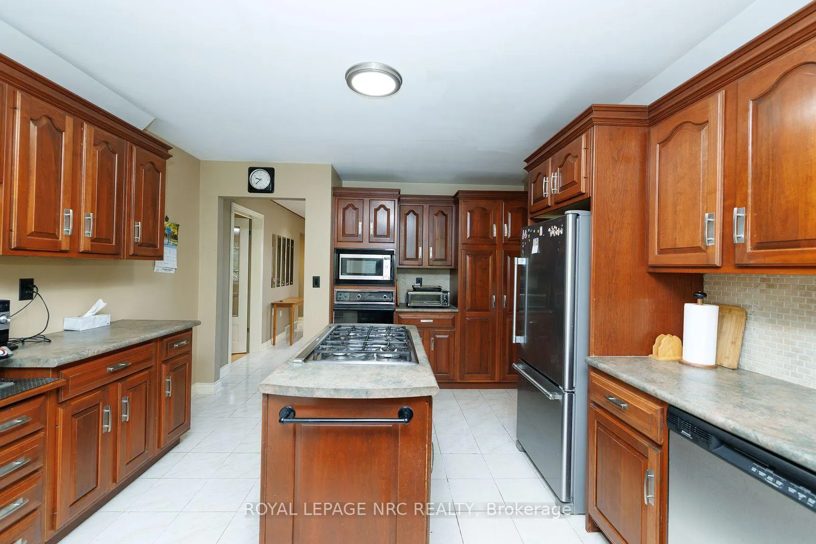 Photo 6 of 21 Elmvale Crescent, Port Colborne, Main Street — HOMEH