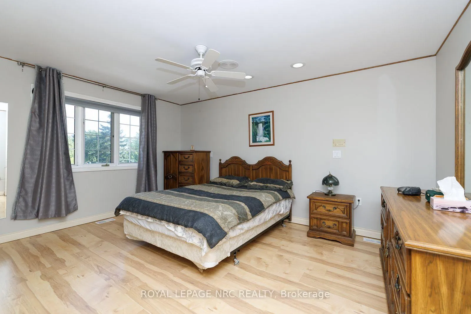 Photo 11 of 21 Elmvale Crescent, Port Colborne, Main Street — HOMEH