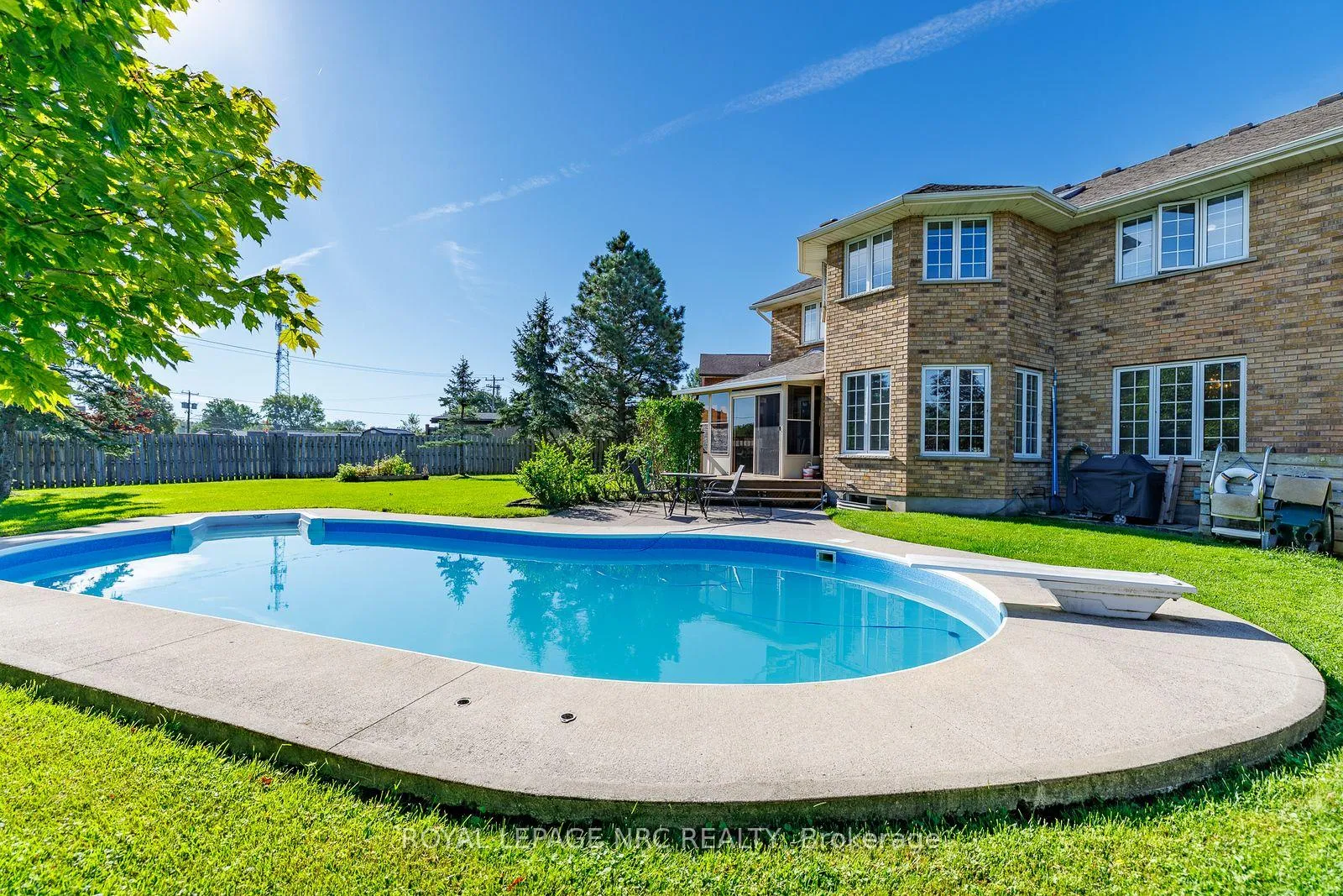 Photo 18 of 21 Elmvale Crescent, Port Colborne, Main Street — HOMEH