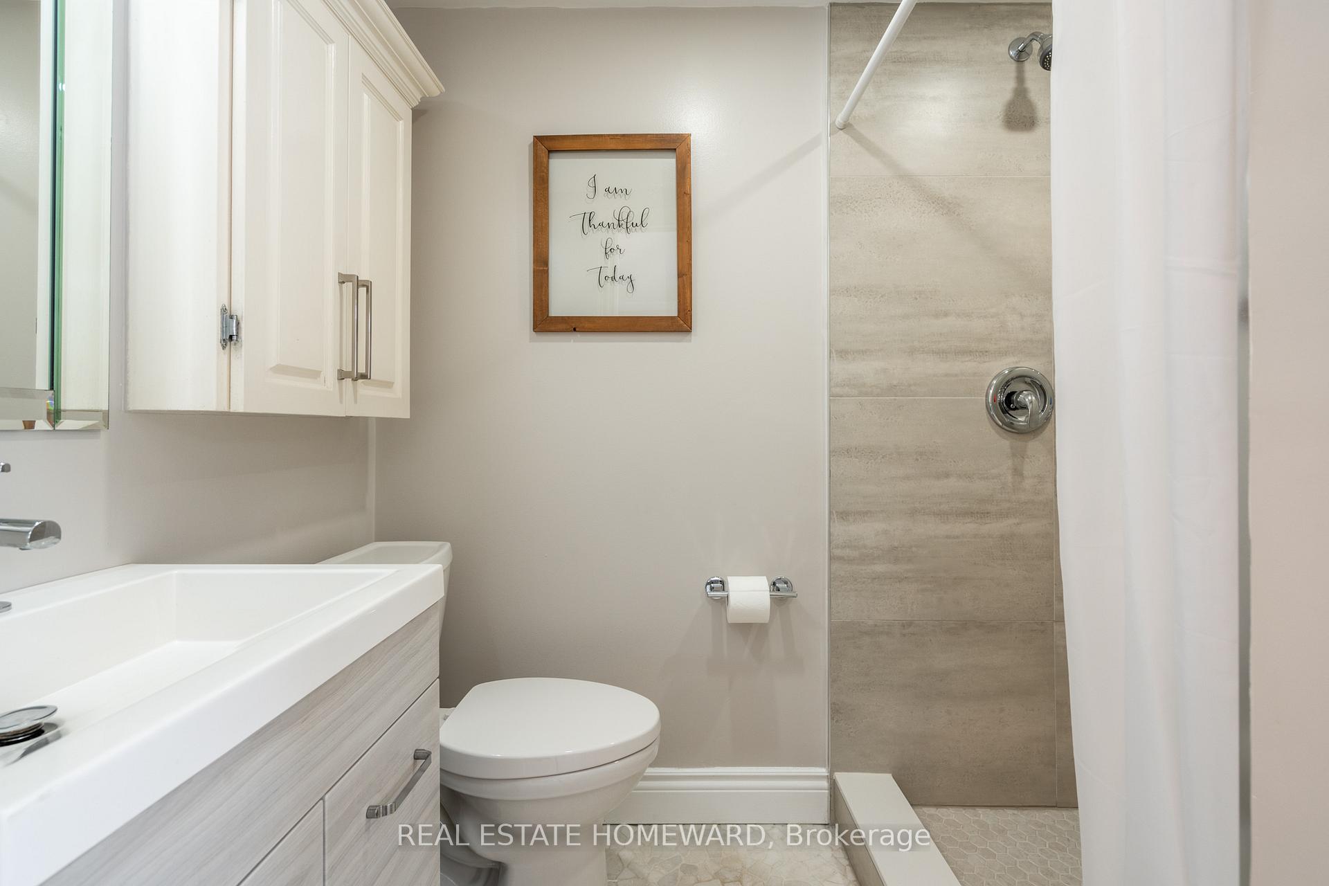 Photo 22 of 63 Cait Court, Hamilton, Ancaster — HOMEH
