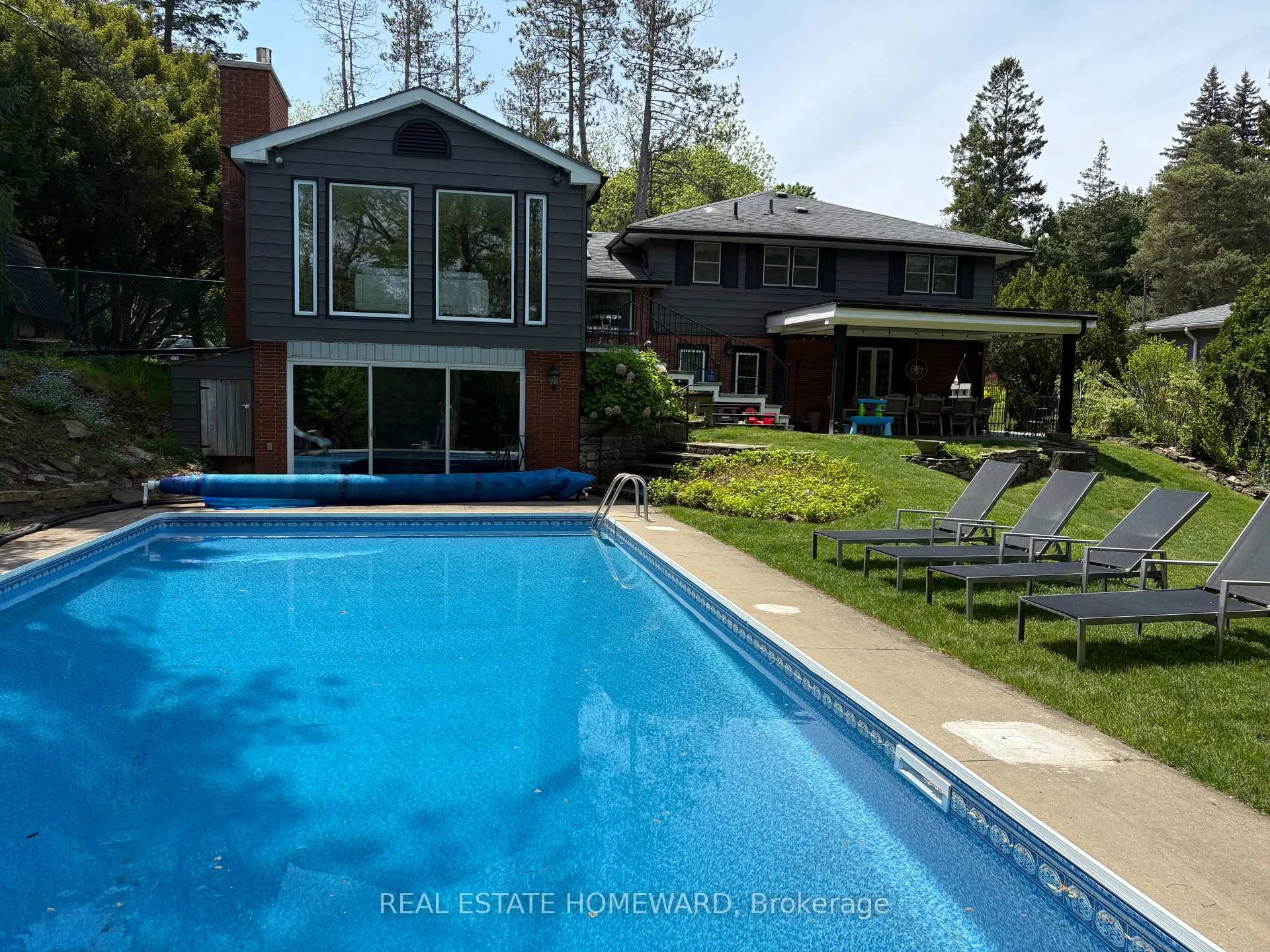 Photo 2 of 63 Cait Court, Hamilton, Ancaster — HOMEH