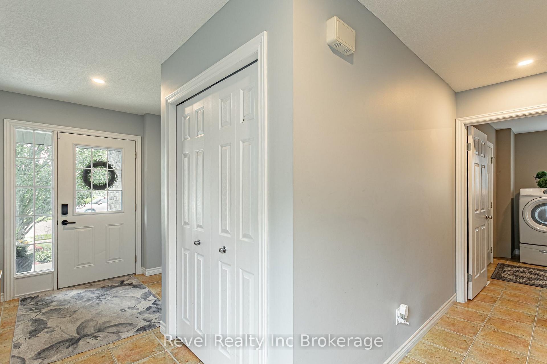 Photo 5 of 53 Kerr Crescent, Ingersoll, Ingersoll - North — HOMEH