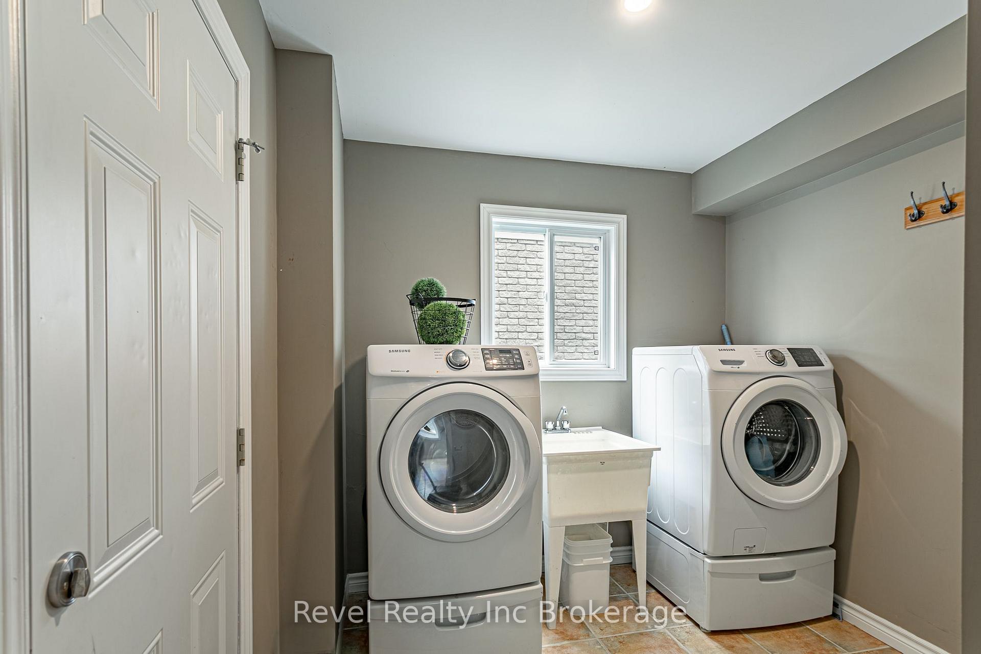 Photo 8 of 53 Kerr Crescent, Ingersoll, Ingersoll - North — HOMEH