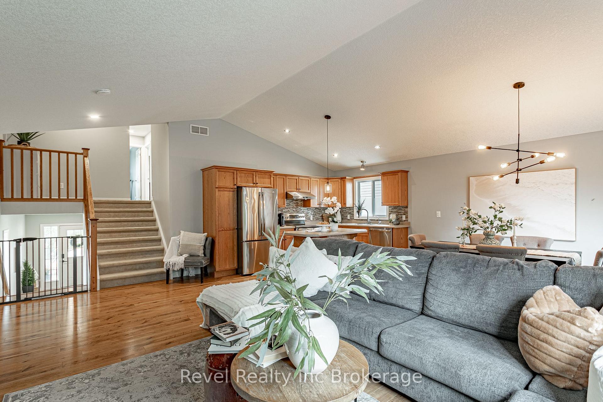 Photo 9 of 53 Kerr Crescent, Ingersoll, Ingersoll - North — HOMEH